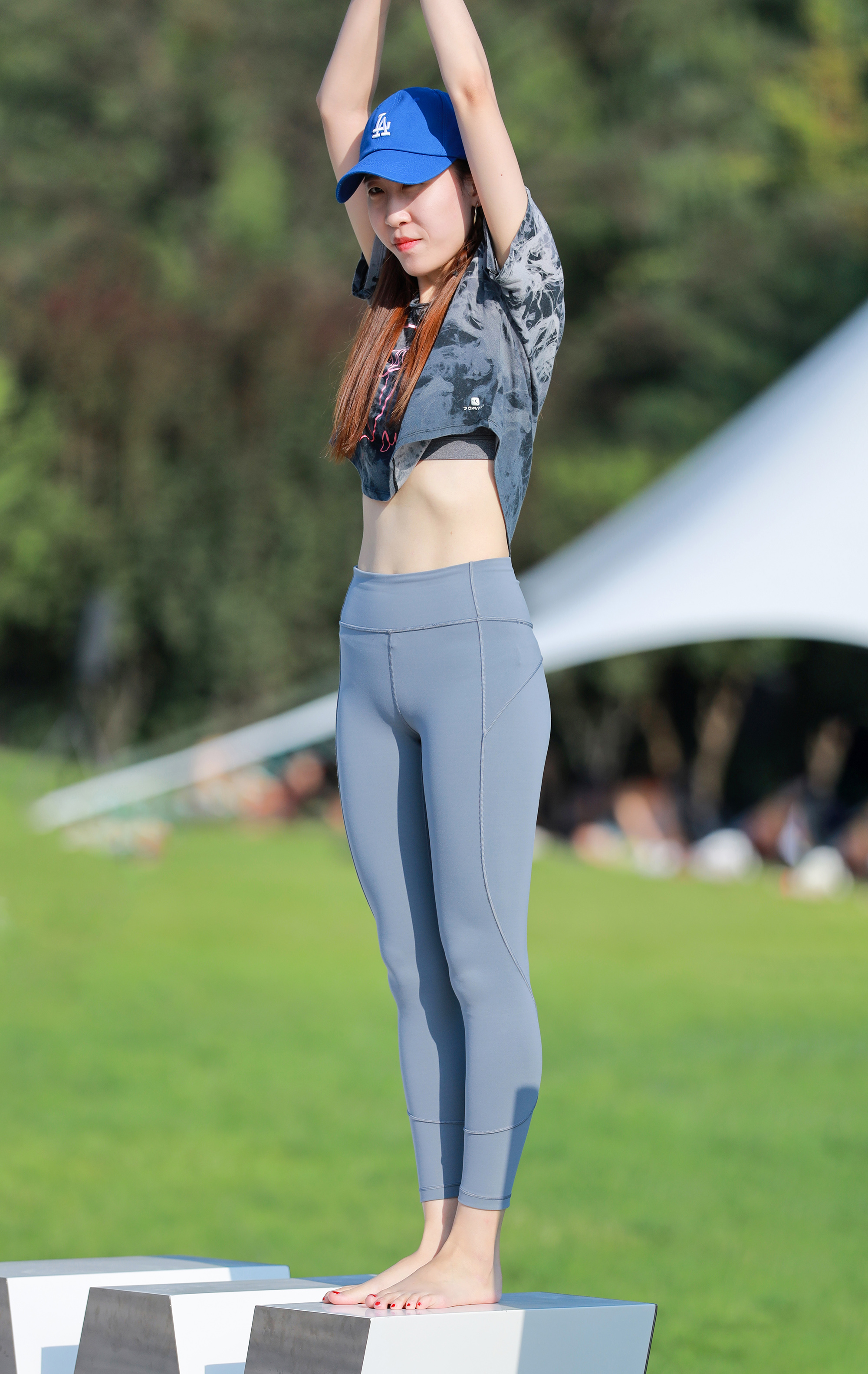  魔镜街拍,美臀,紧身裤,小姐姐,街拍,写真套图,南国足艺