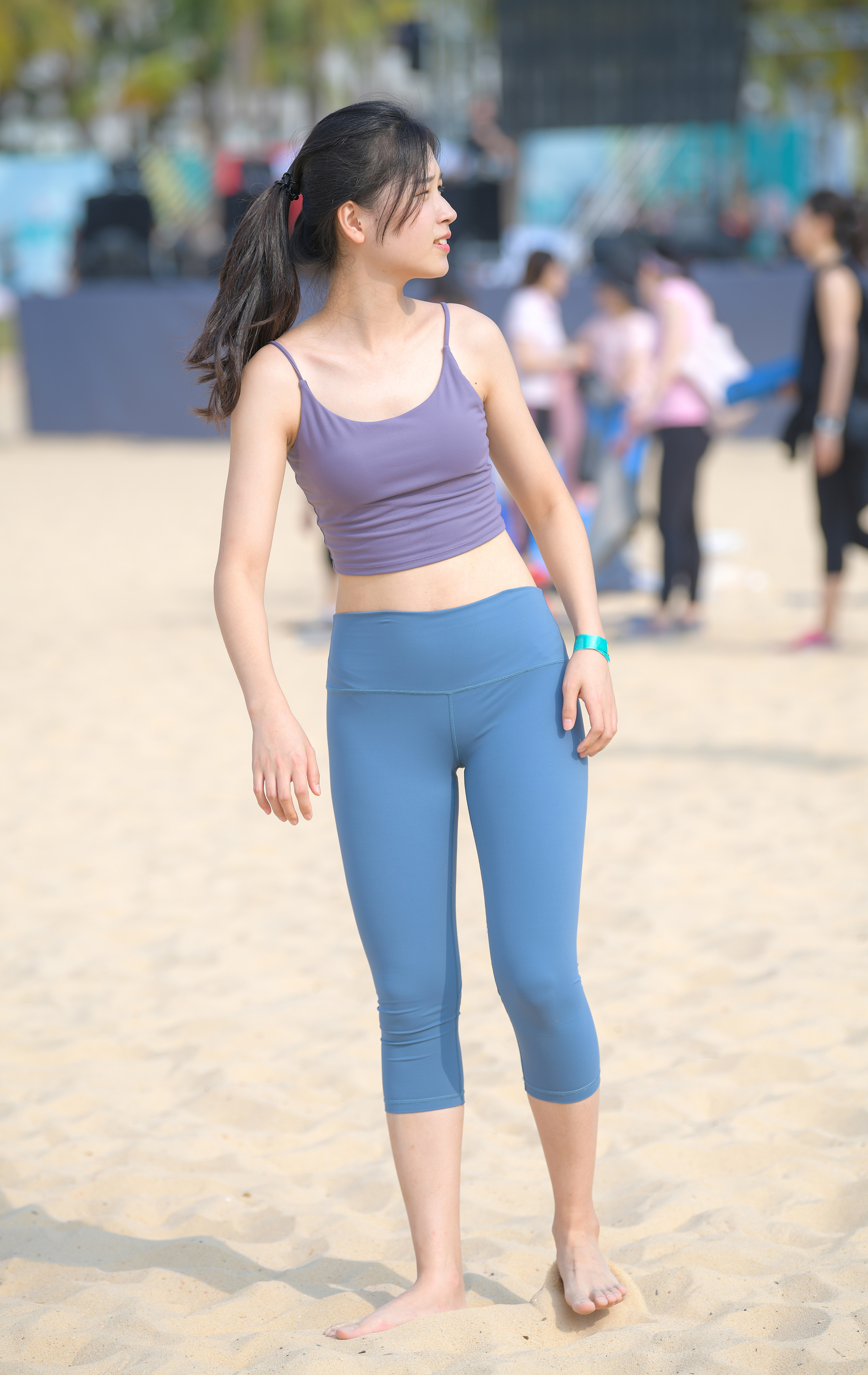  魔镜街拍,美臀,紧身裤,少妇,街拍,写真套图,稚乖画册