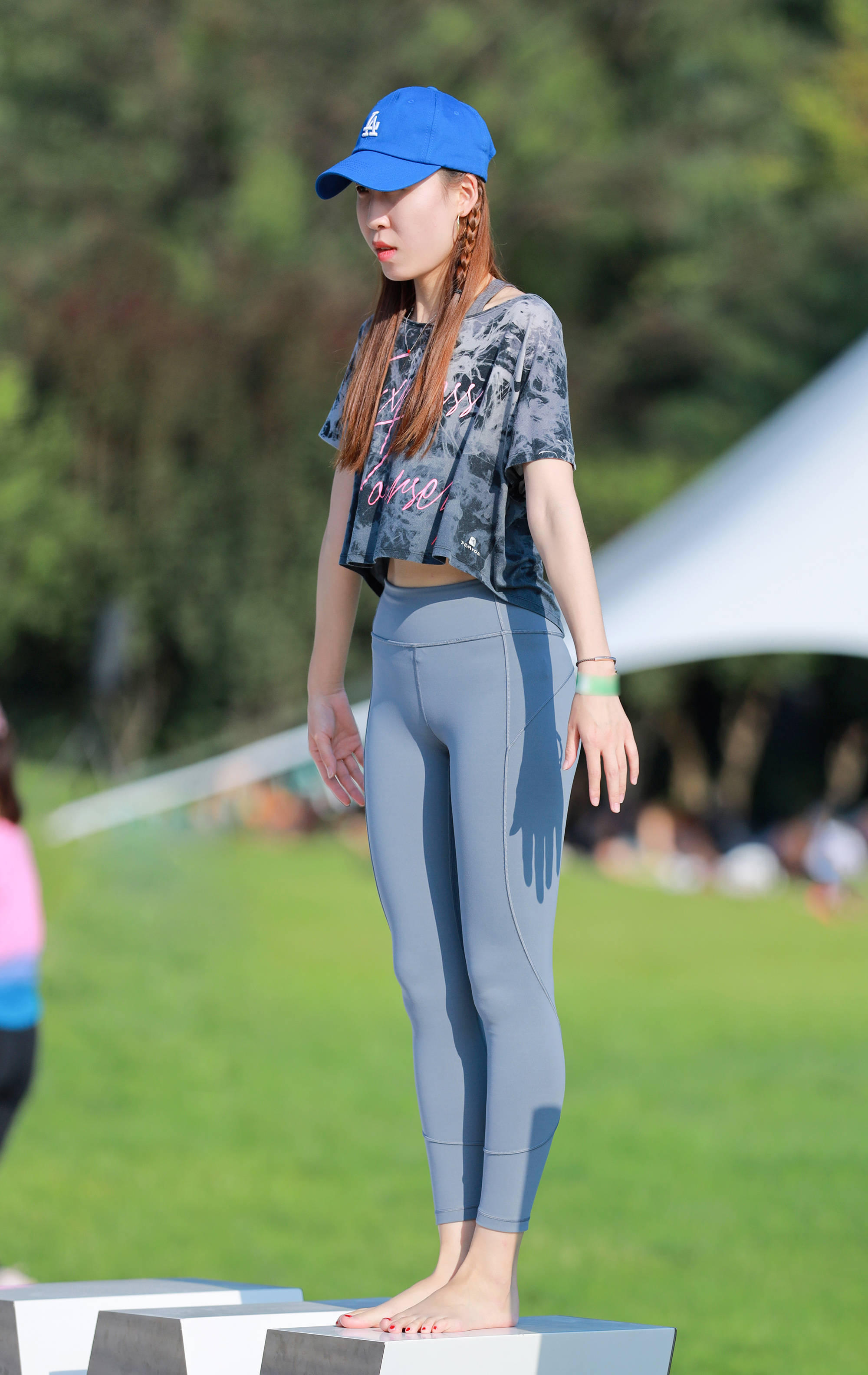  魔镜街拍,美臀,紧身裤,美女,街拍,写真套图,MintYe薄荷叶