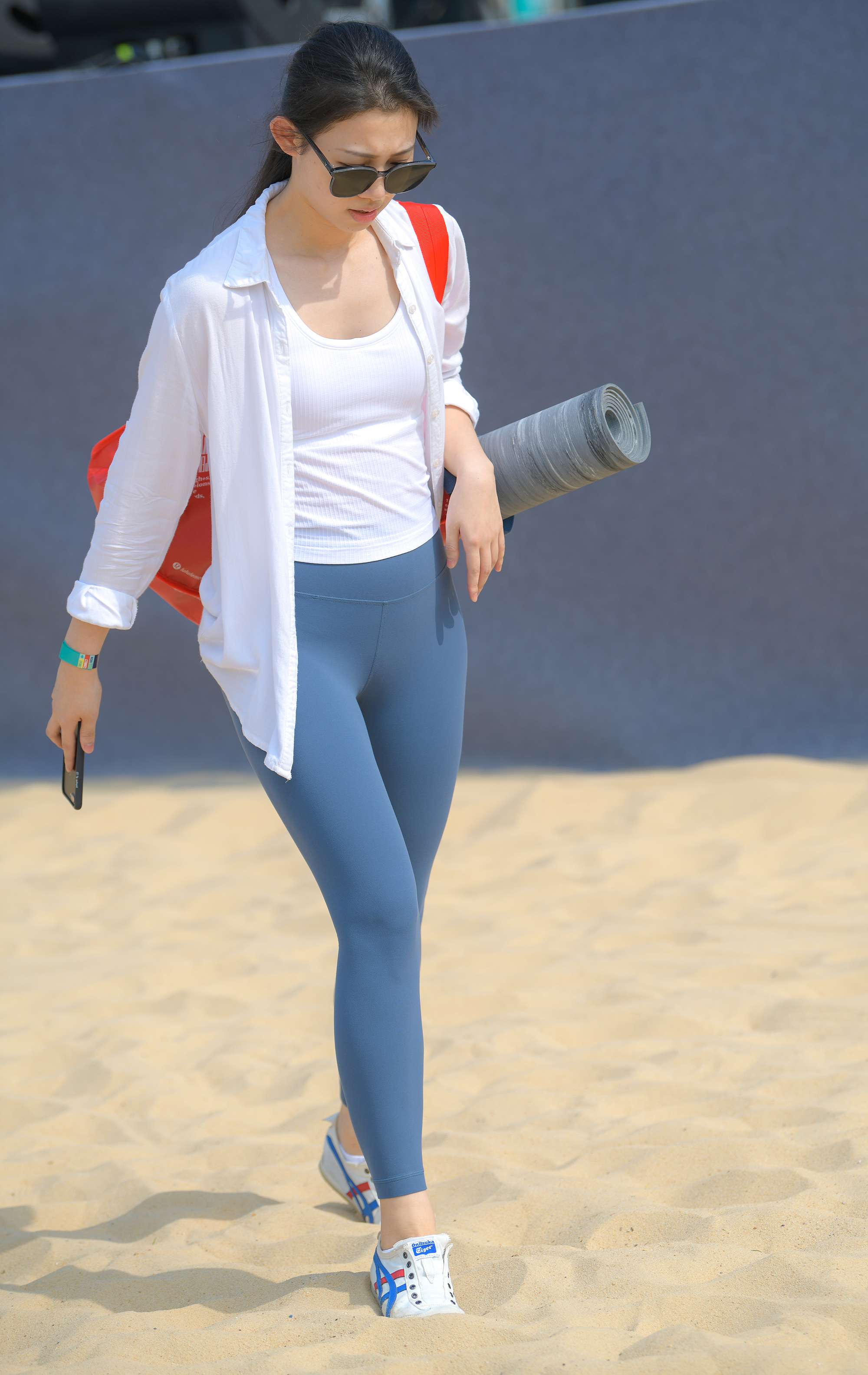  魔镜街拍,美臀,紧身裤,熟女,街拍,写真套图,Ugirl艺术摄影