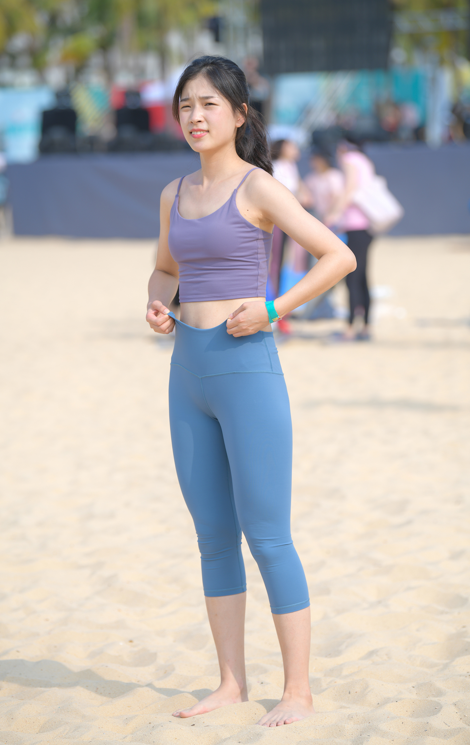  魔镜街拍,美臀,紧身裤,人妻,街拍,写真套图,MiStar魅妍社