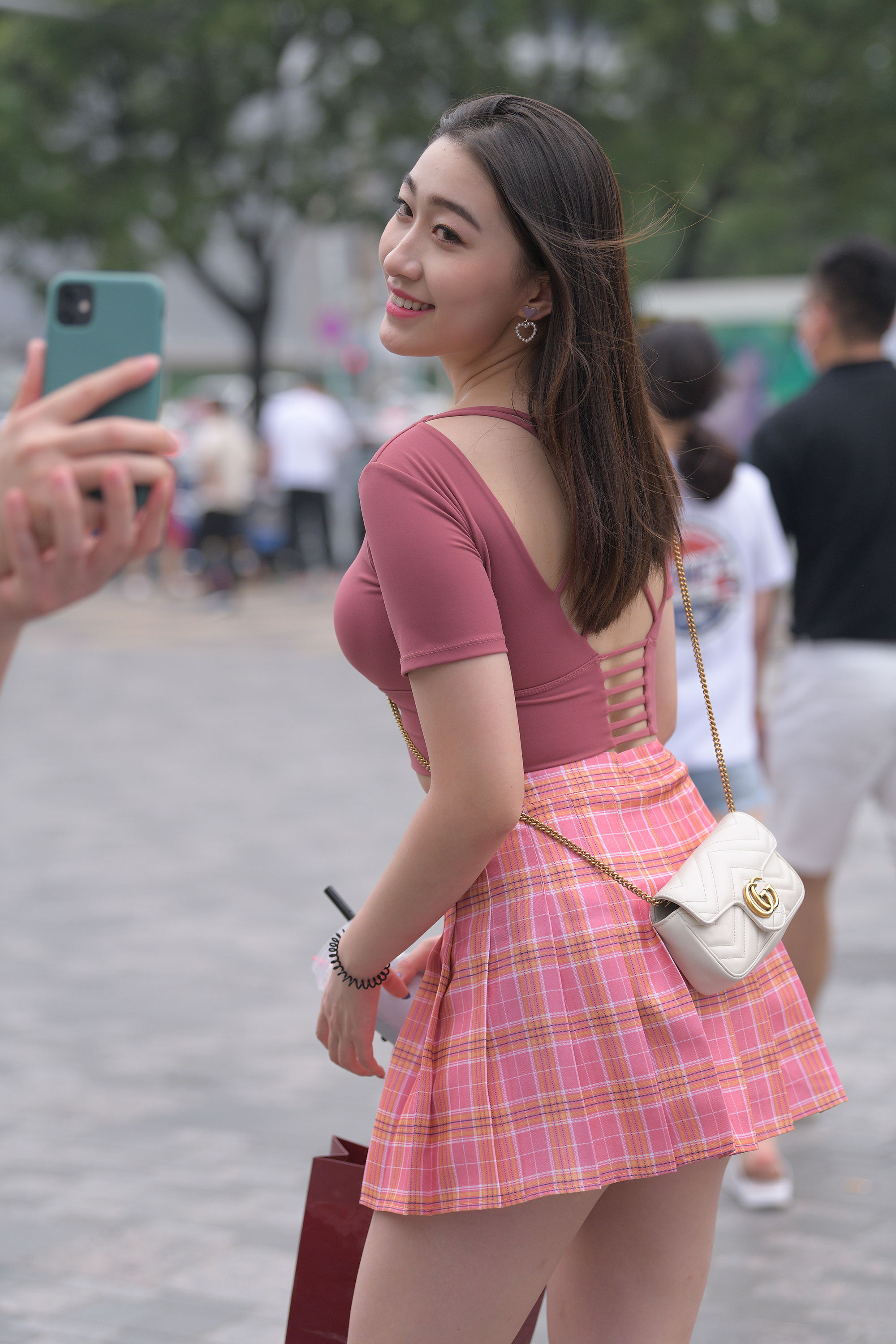  街拍鸭,魔镜街拍,裙装,美女,街拍,写真套图,乔依丝joys