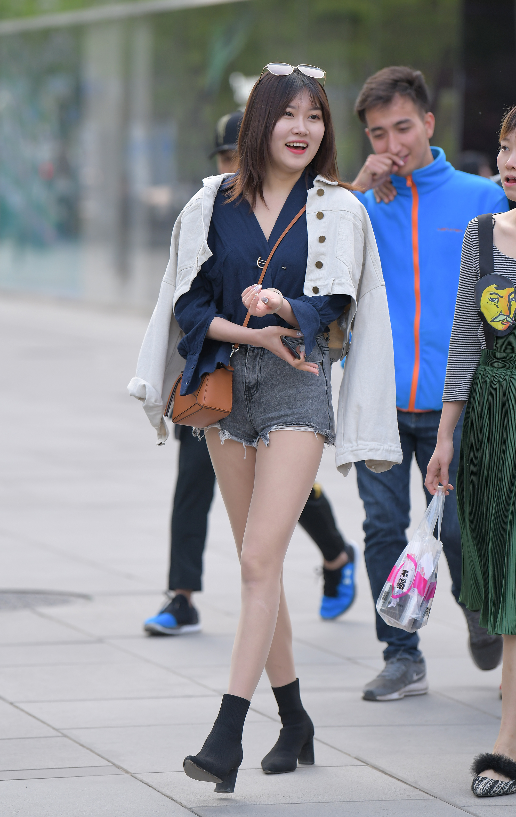  魔镜街拍,丝袜,热裤,少妇,街拍,写真套图,IESS异思趣向