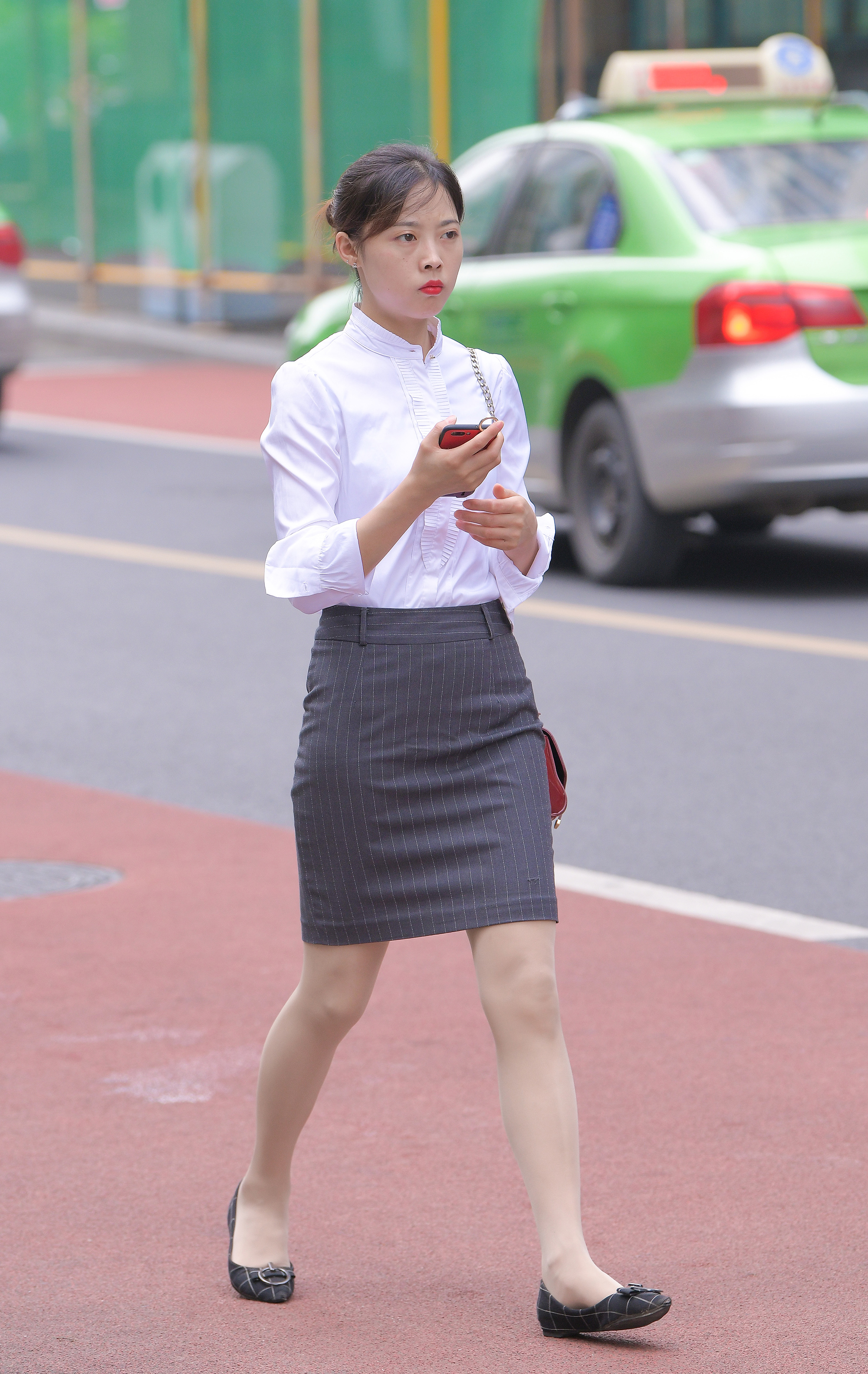  魔镜街拍,裙装,丝袜,人妻,街拍,写真套图,MiCat猫萌榜