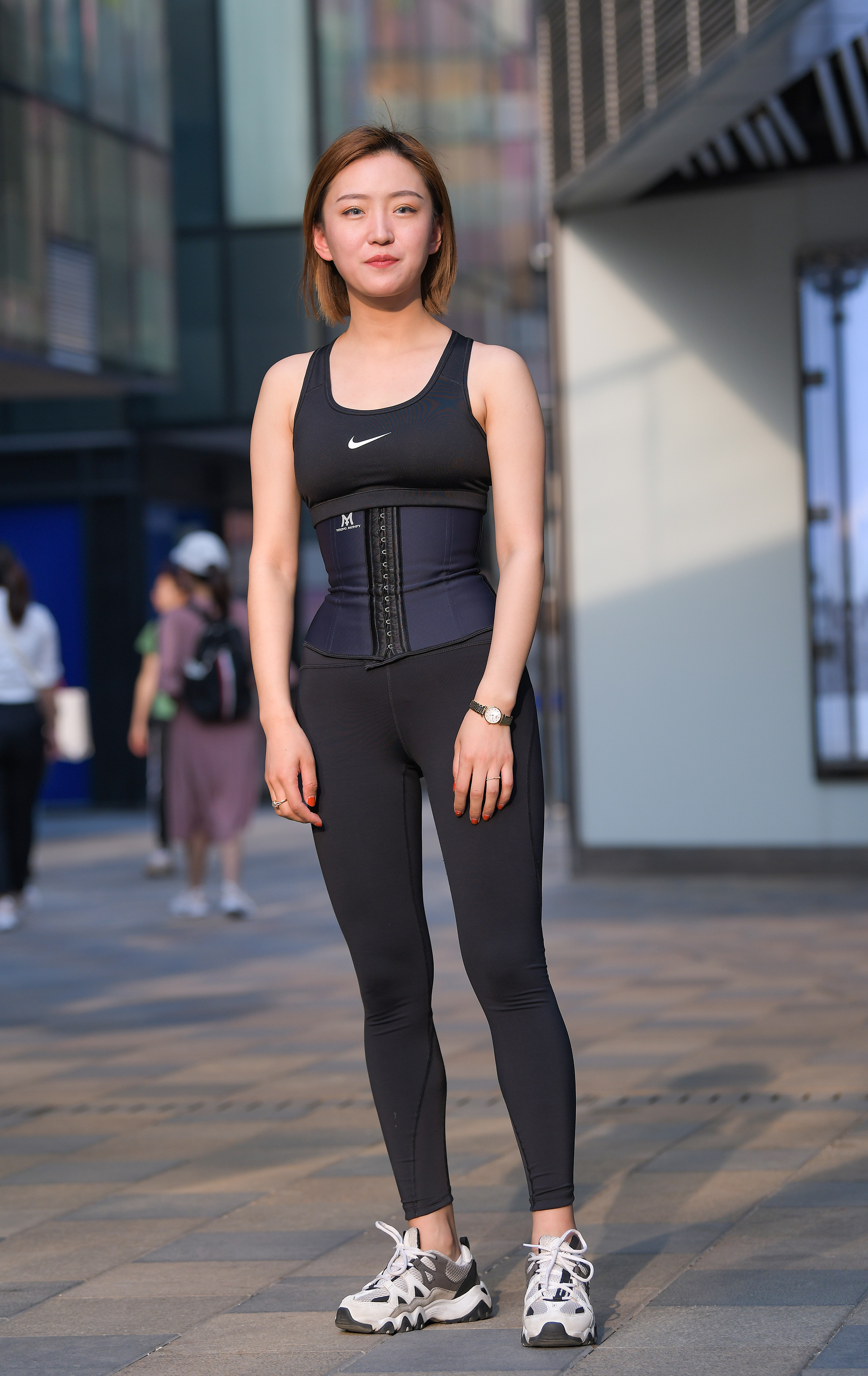  街拍鸭,魔镜街拍,美臀,紧身裤,人妻,街拍,写真套图,魔镜在线专区