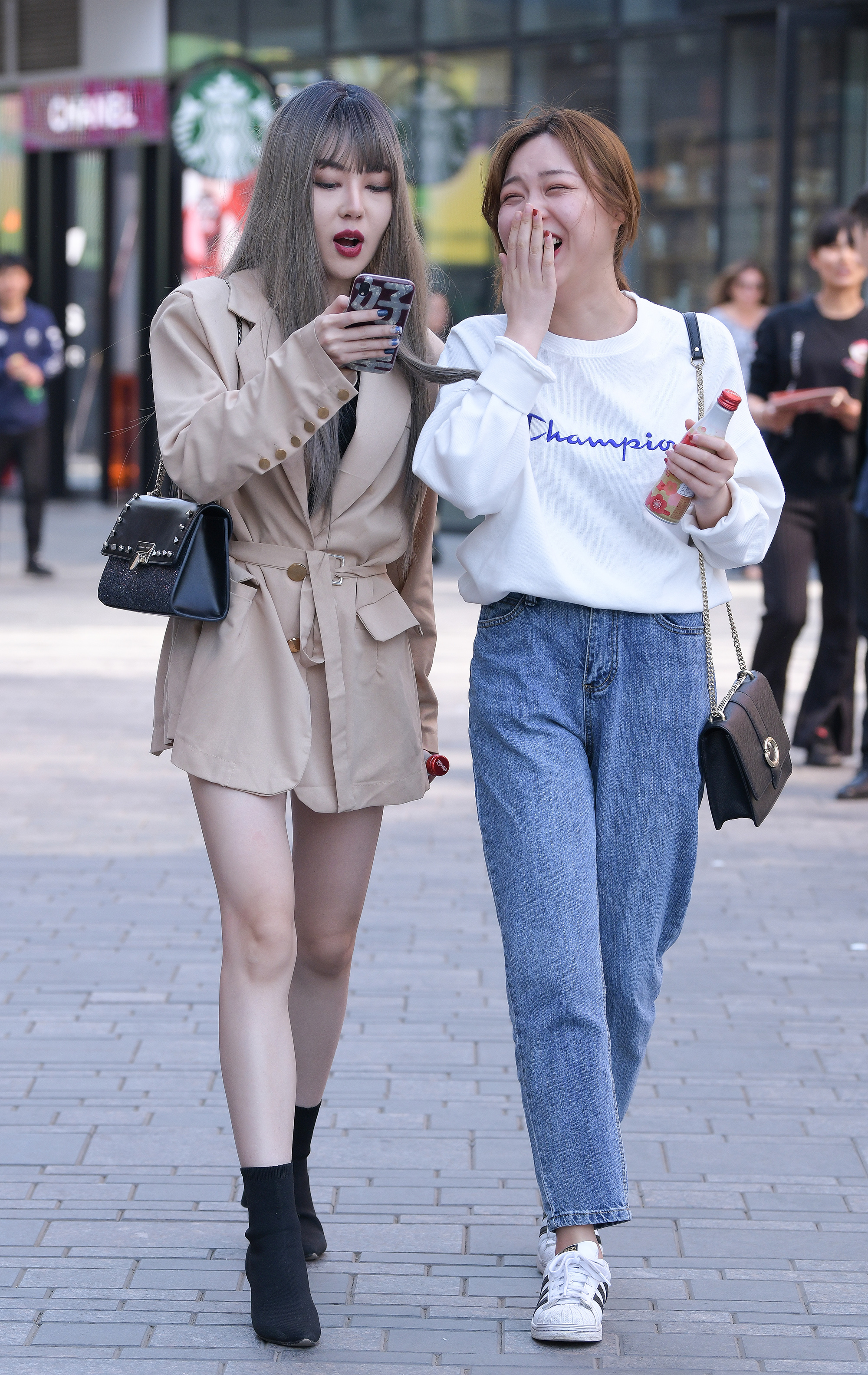  街拍鸭,魔镜街拍,丝袜,热裤,人妻,街拍,写真套图,萌芽儿