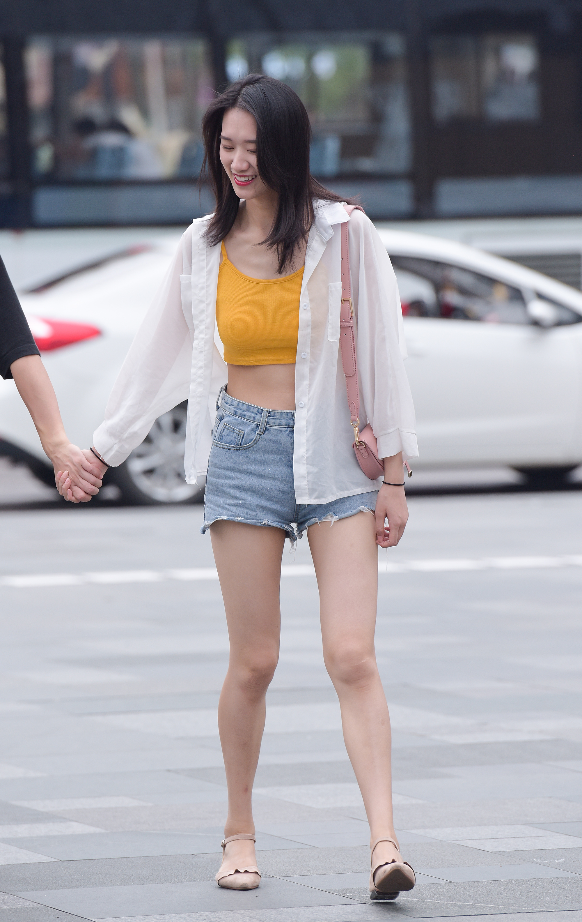  街拍鸭,魔镜街拍,热裤,人妻,街拍,写真套图,yui金鱼