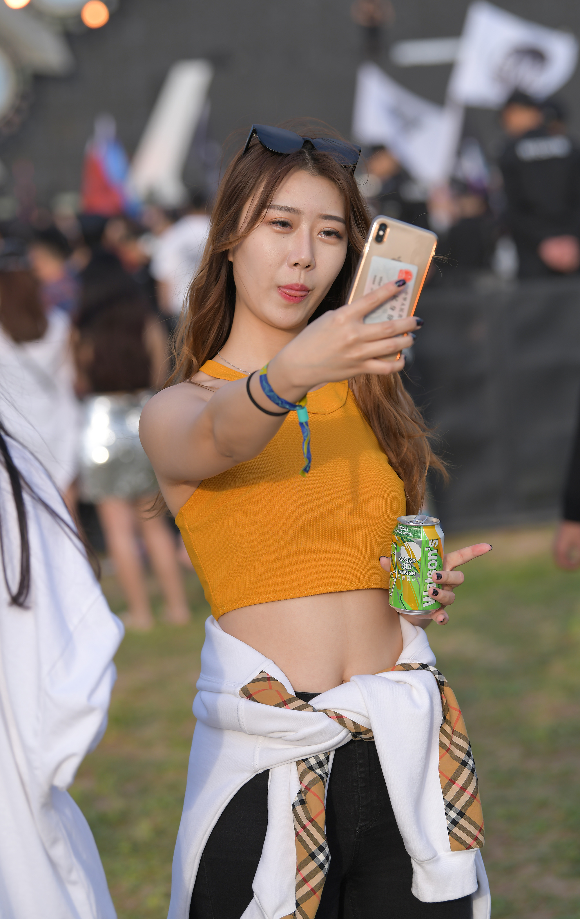  魔镜街拍,美臀,紧身裤,小姐姐,街拍,写真套图,一笑芳香沁