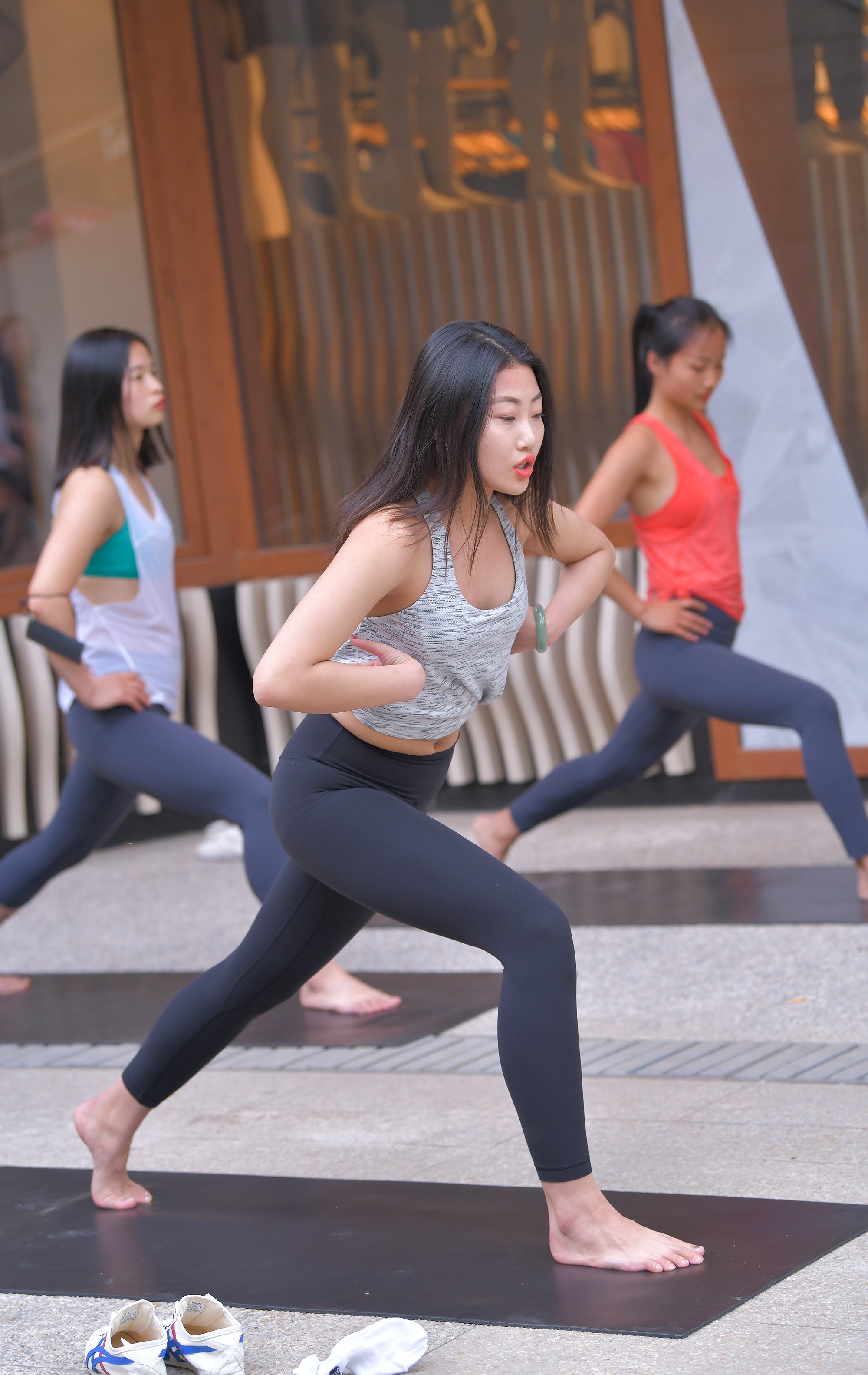  魔镜街拍,紧身裤,少妇,街拍,写真套图,只糖棉袜