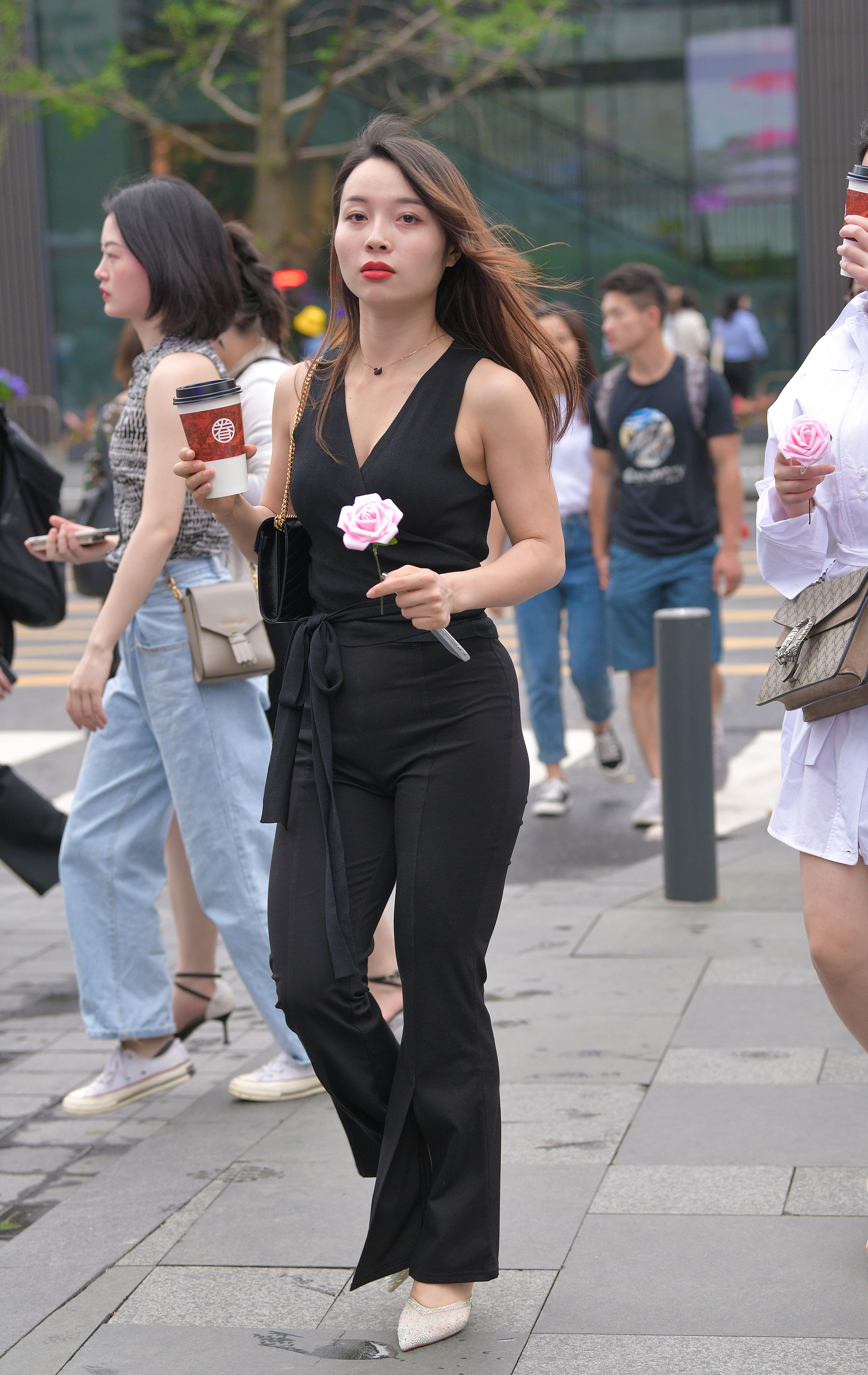  魔镜街拍,,人妻,街拍,写真套图,户外街拍系列