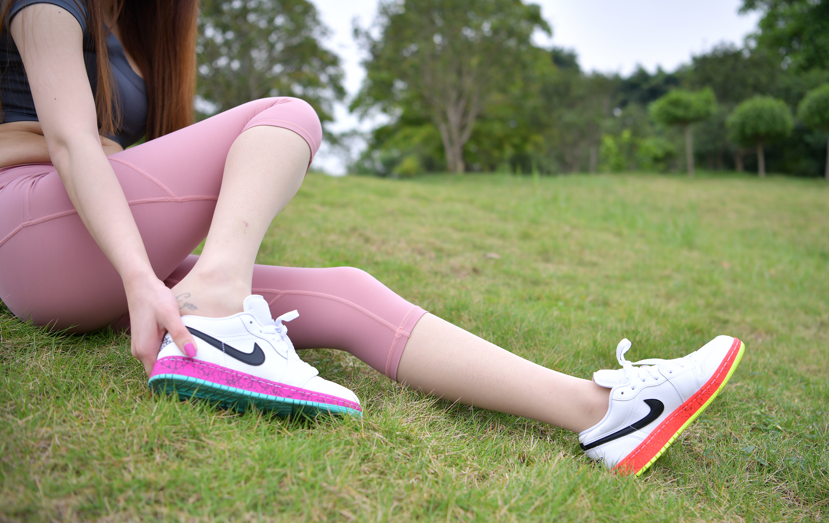  街拍鸭,魔镜街拍,丝袜,紧身裤,小姐姐,街拍,写真套图,LISS丽丝映像