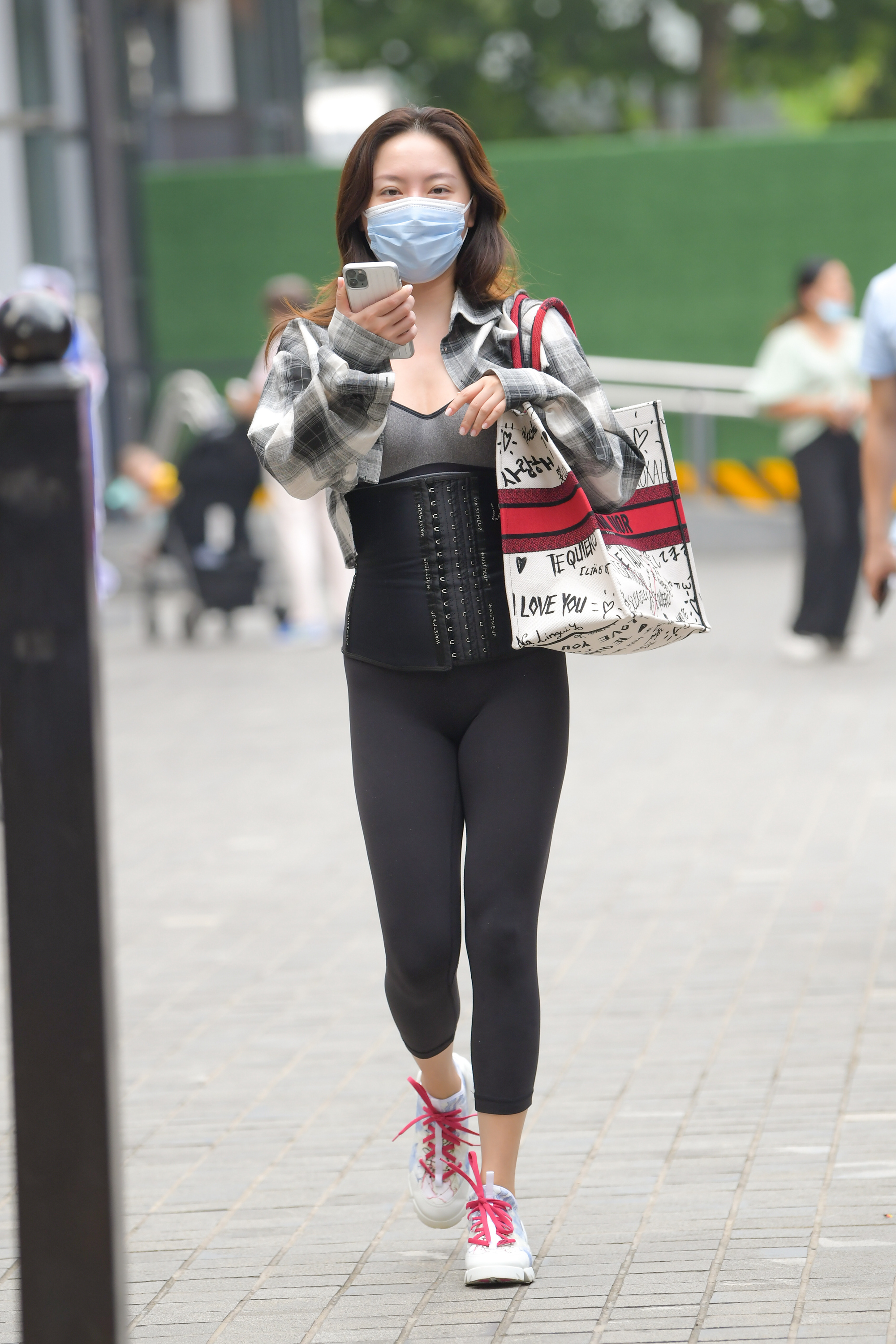  街拍鸭,魔镜街拍,紧身裤,人妻,街拍,写真套图,南宫