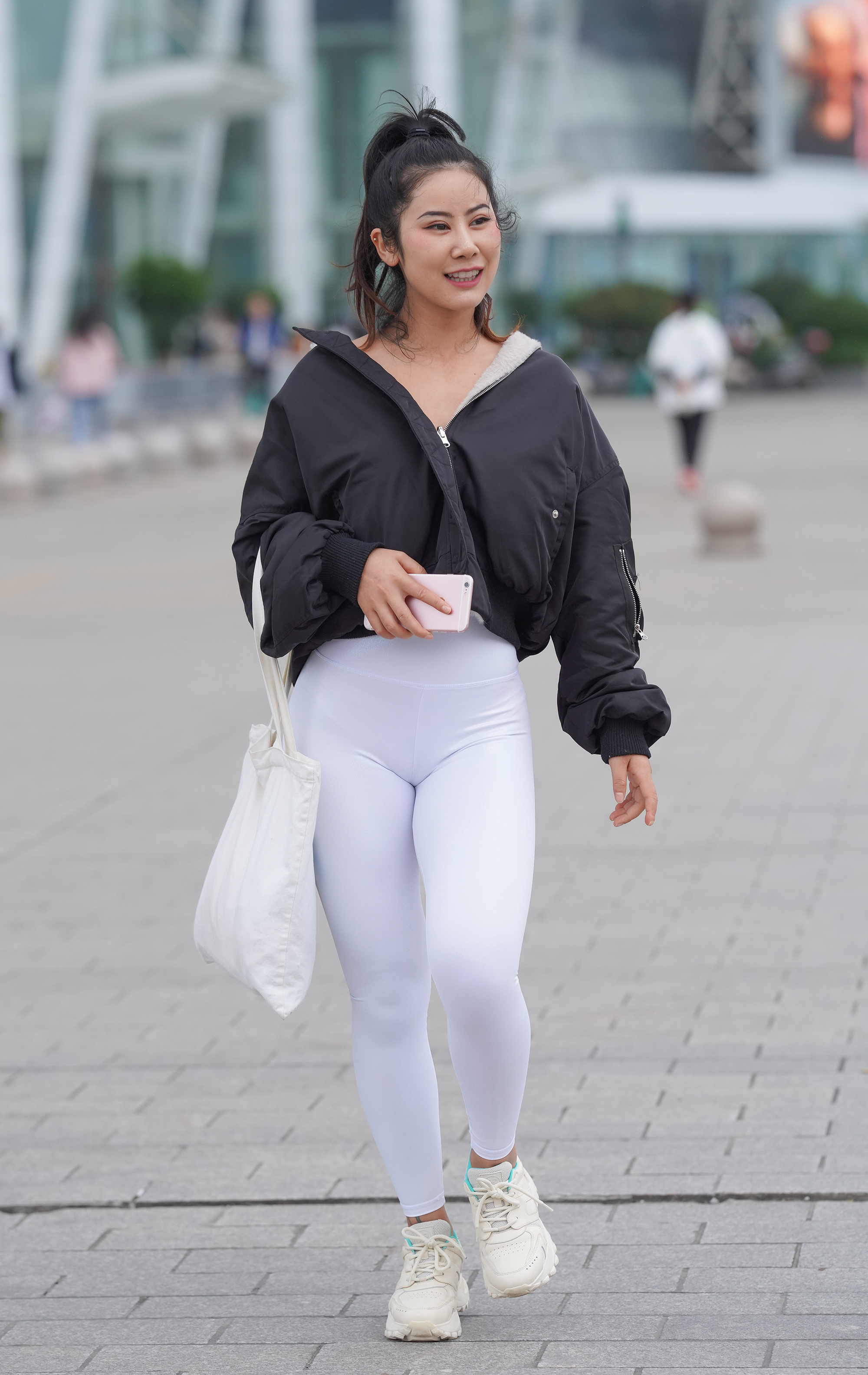 EVA 街拍鸭,魔镜街拍,美臀,紧身裤,小姐姐,街拍,写真套图,皮皮奶