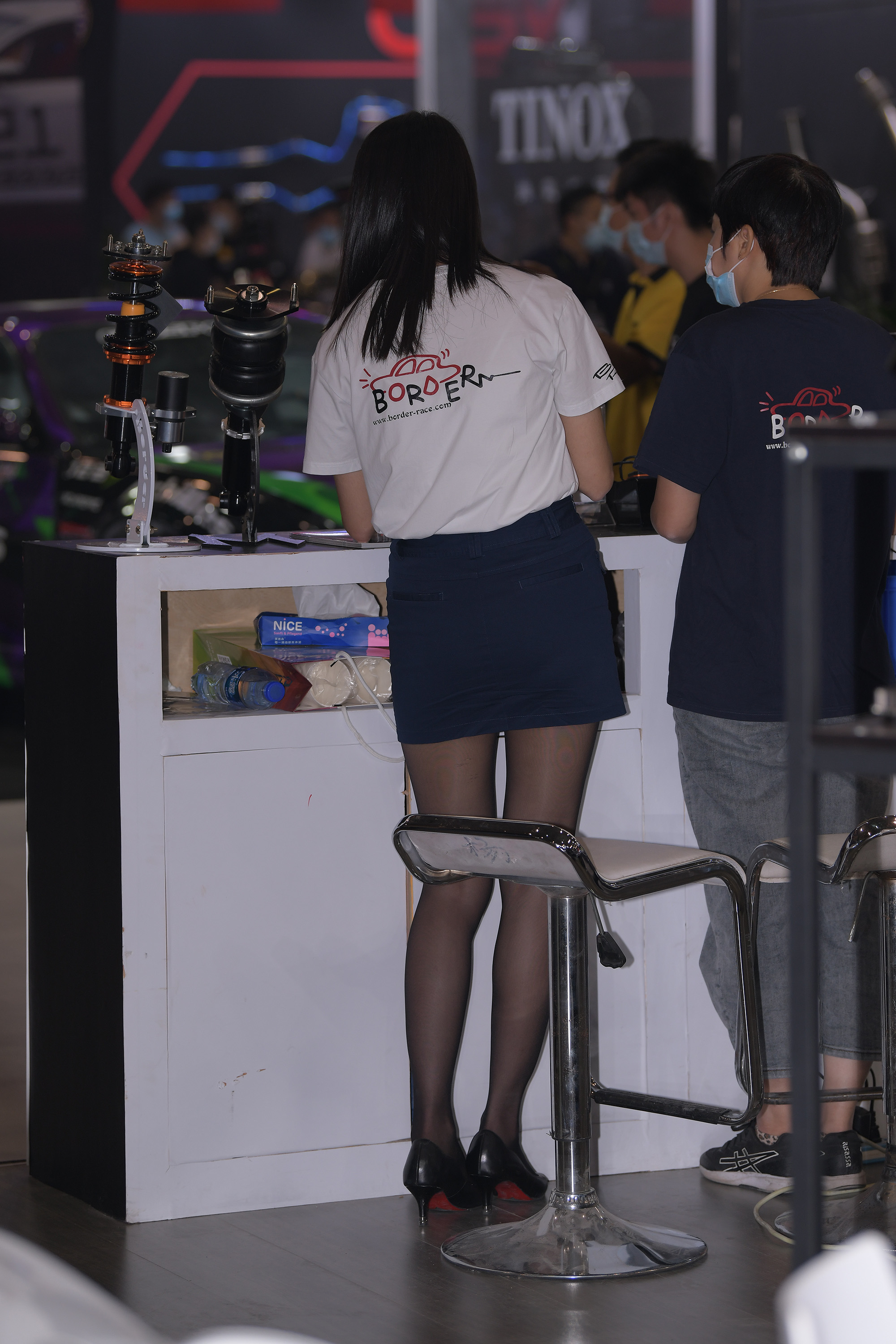  魔镜街拍,丝袜,裙装,少妇,街拍,写真套图,一笑芳香沁