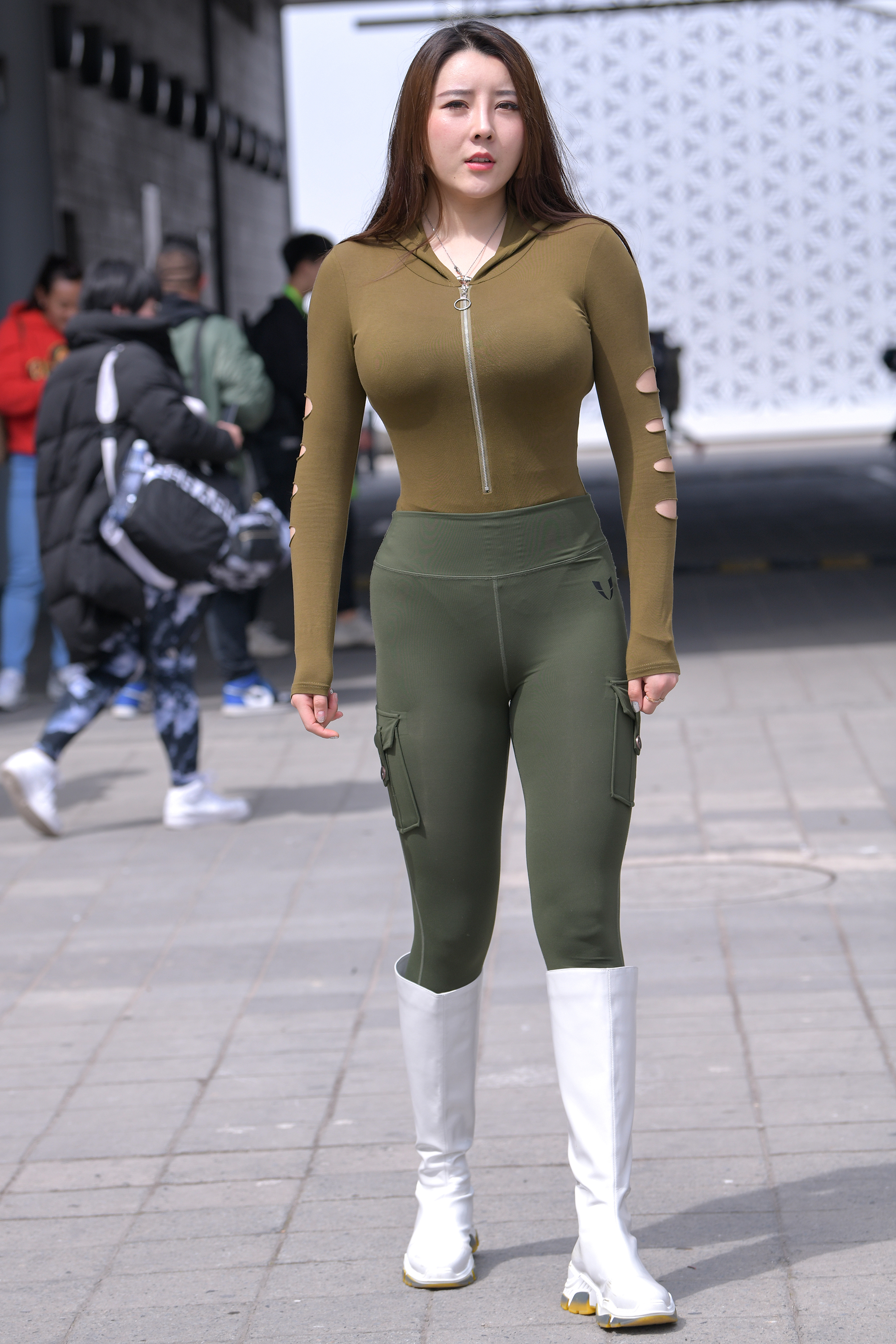  魔镜街拍,美臀,少妇,街拍,写真套图,弥音音