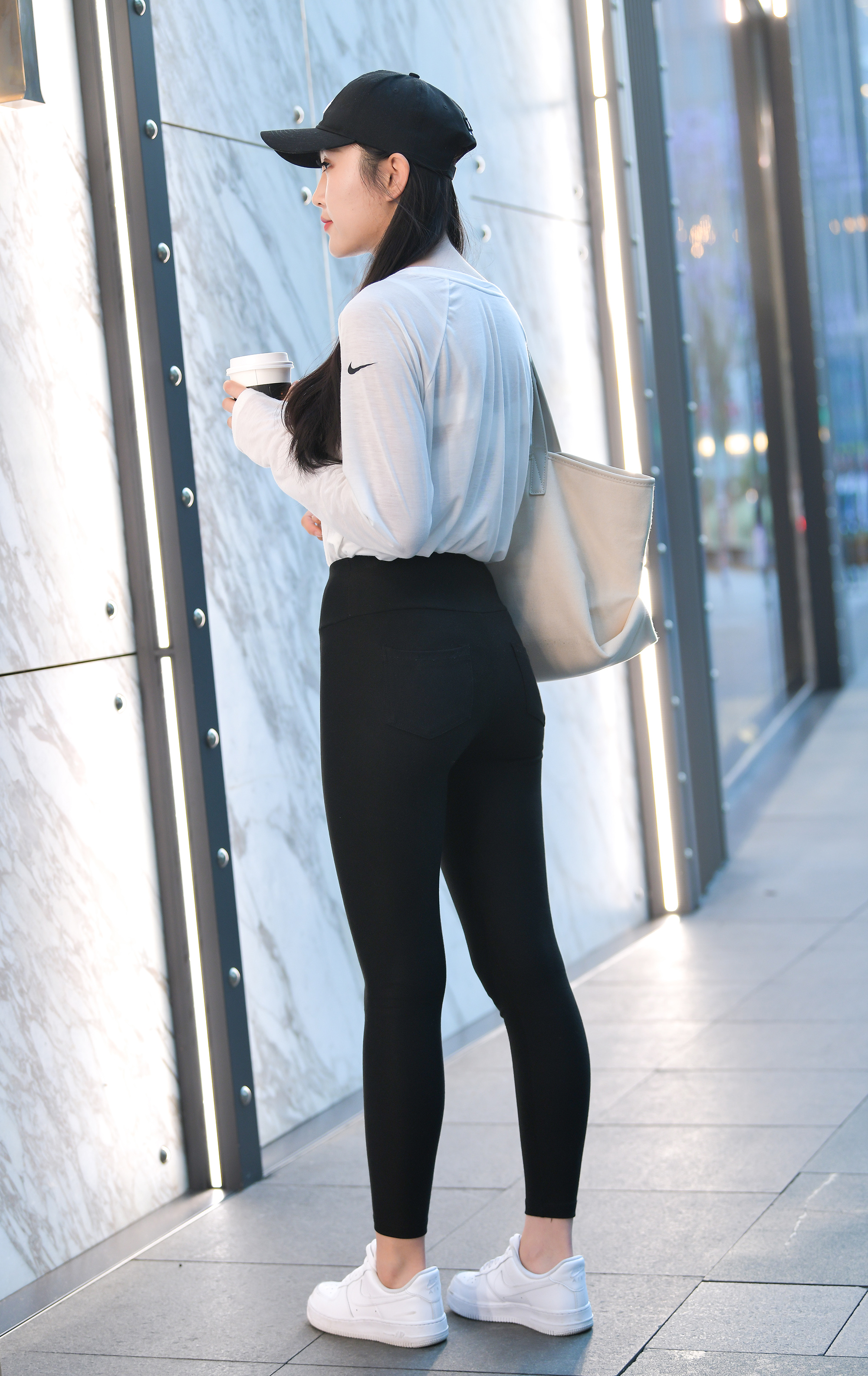  魔镜街拍,美臀,紧身裤,熟女,街拍,写真套图,Yuki亭