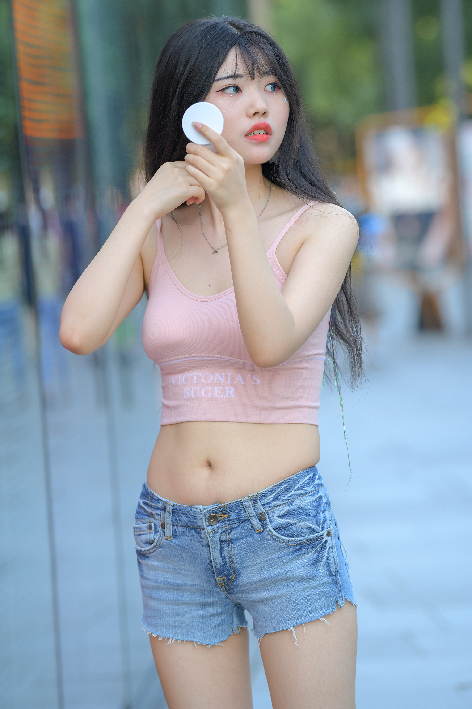  街拍鸭,魔镜街拍,热裤,美女,街拍,写真套图,一笑芳香沁