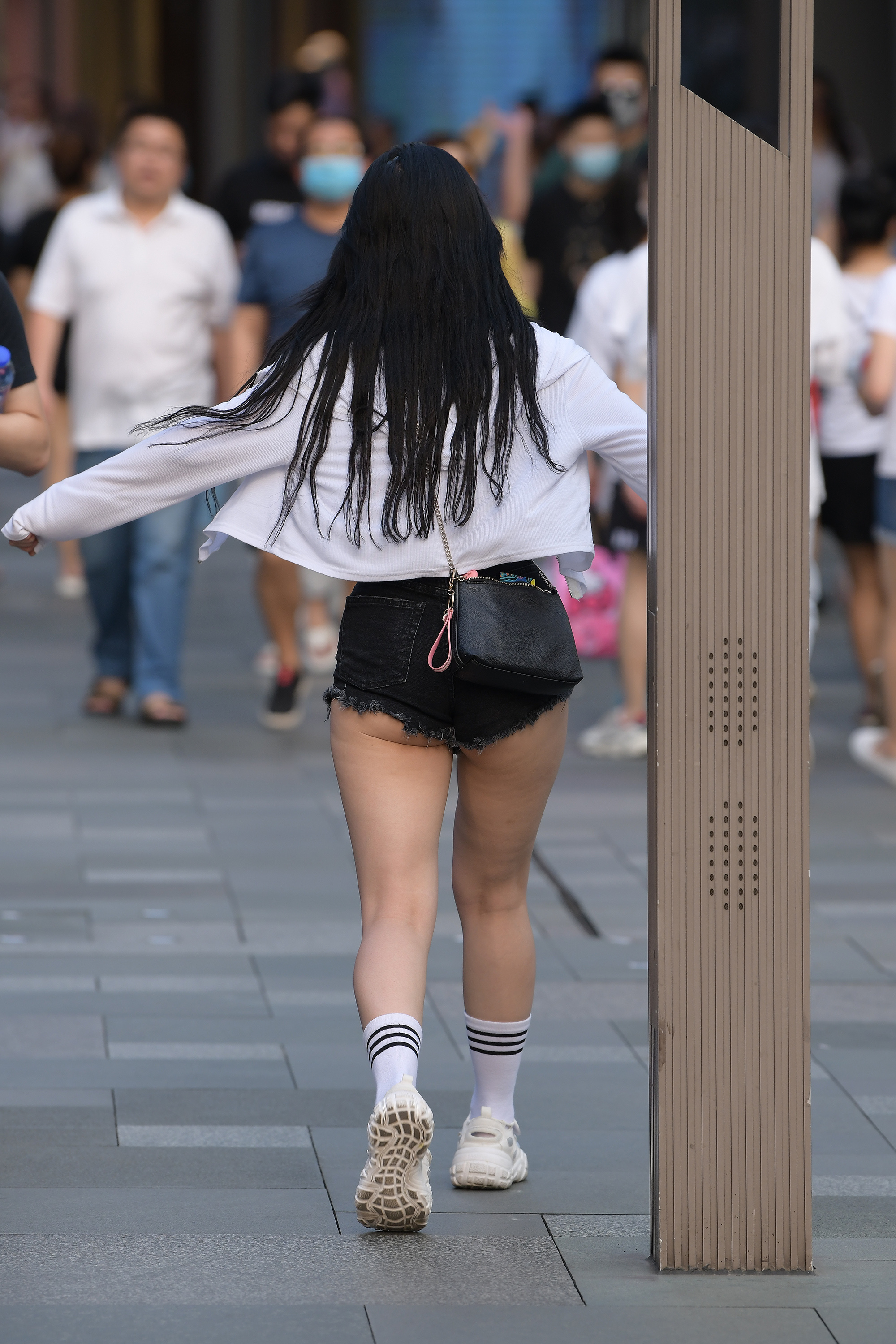  魔镜街拍,热裤,美女,街拍,写真套图,椎名莜