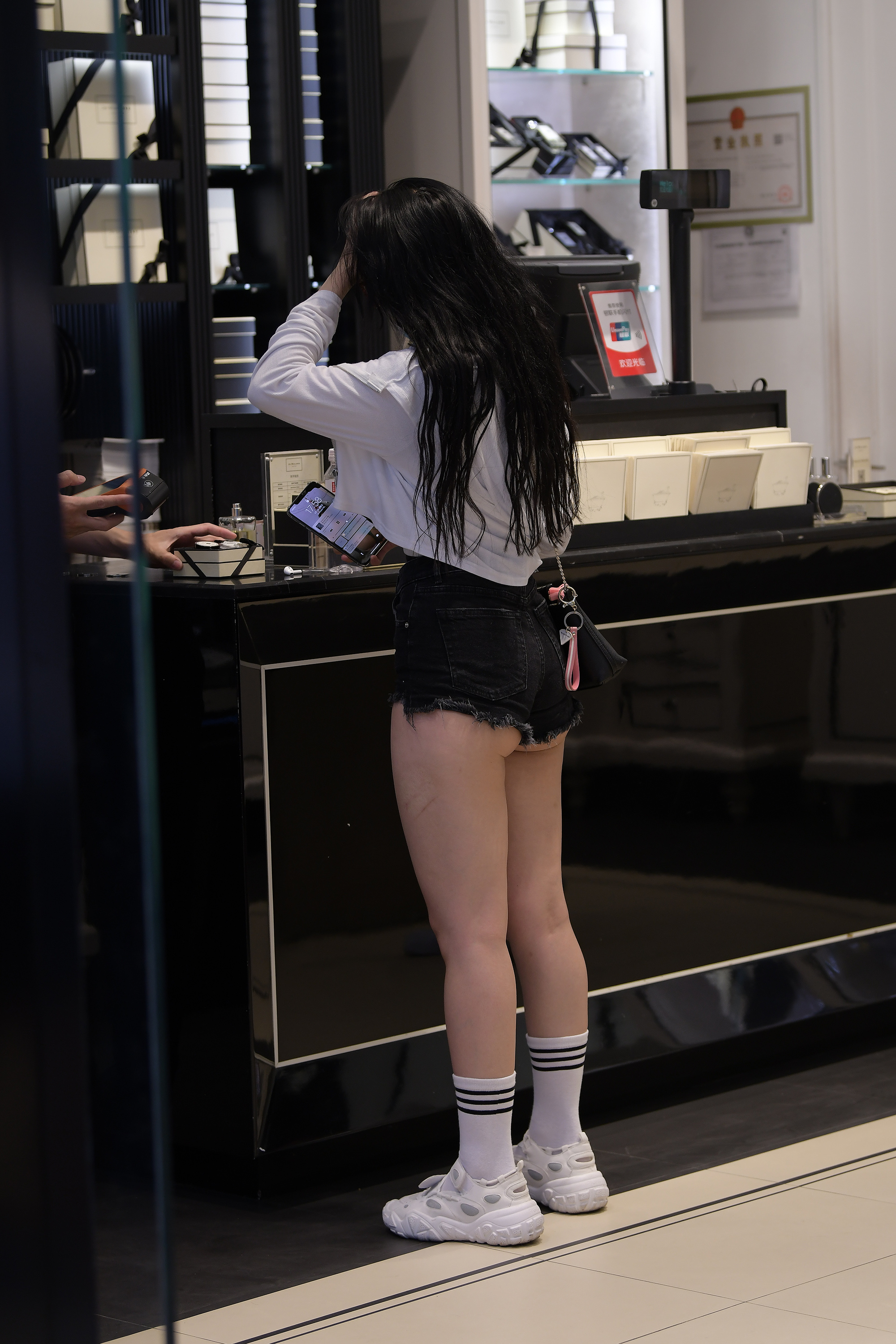  魔镜街拍,热裤,人妻,街拍,写真套图,妖精视觉