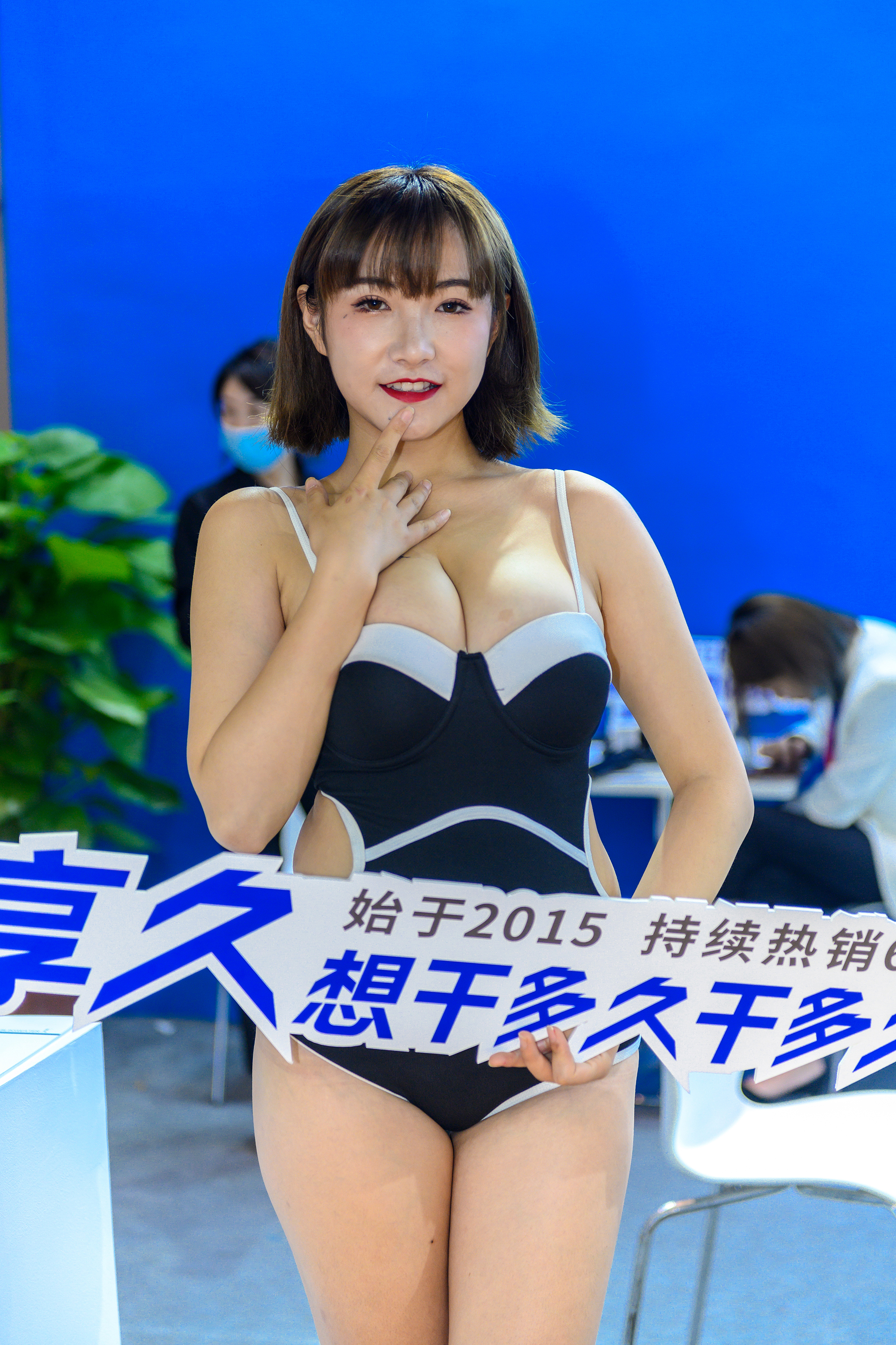  街拍鸭,魔镜街拍,,少妇,街拍,写真套图,TGOD推女神