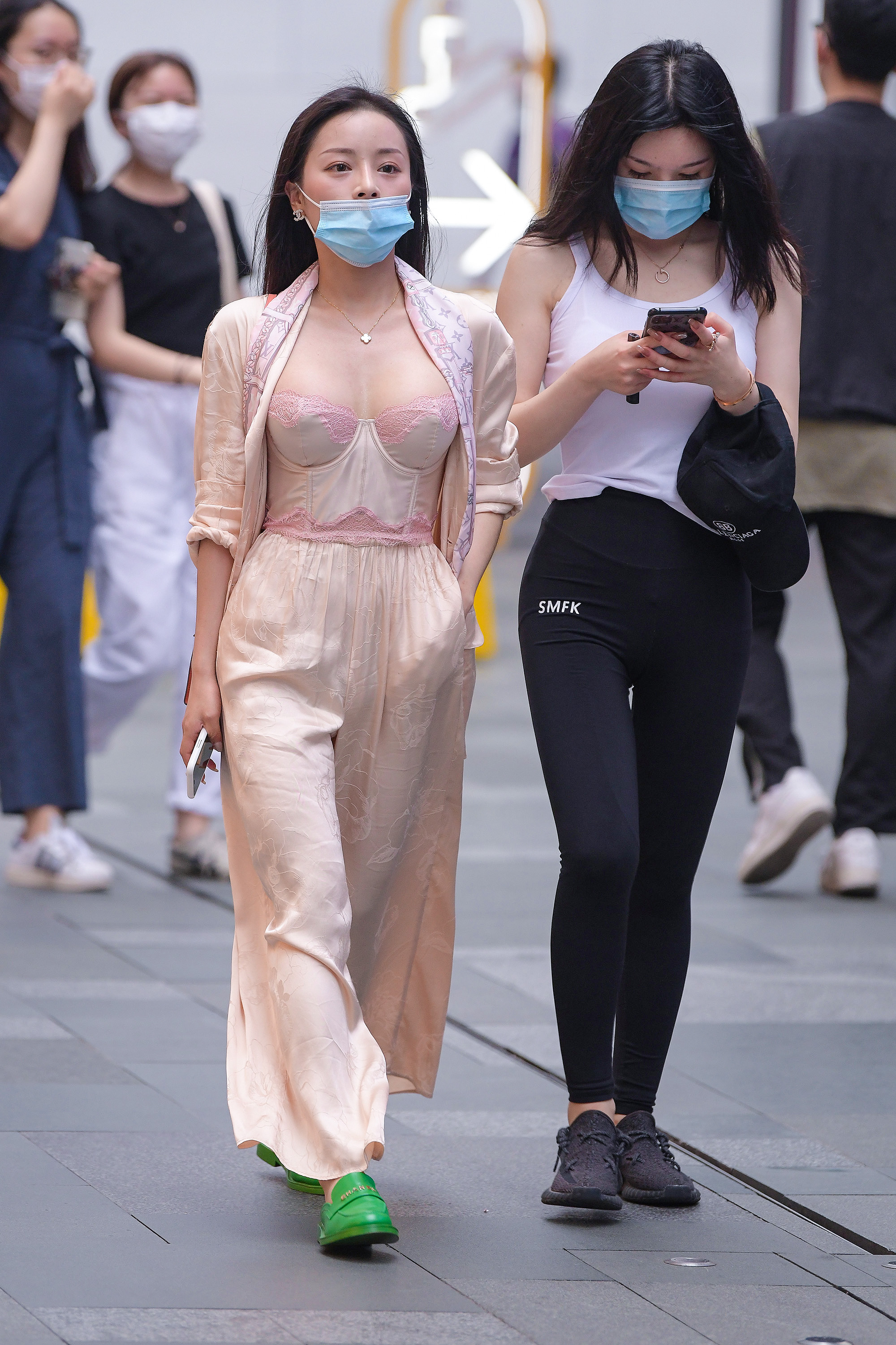  魔镜街拍,,人妻,街拍,写真套图,袜秀写真