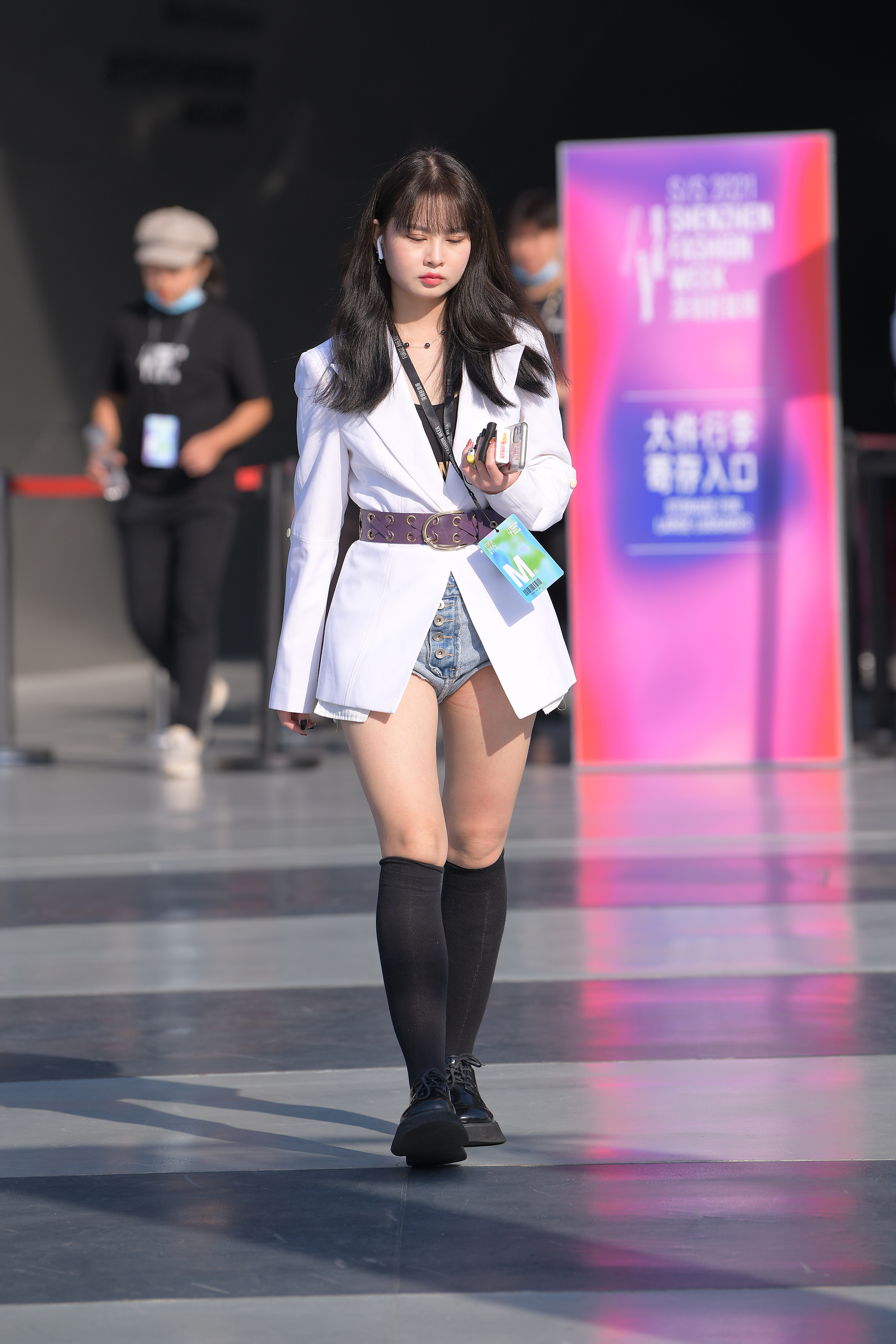  魔镜街拍,热裤,小姐姐,街拍,写真套图,赤足者