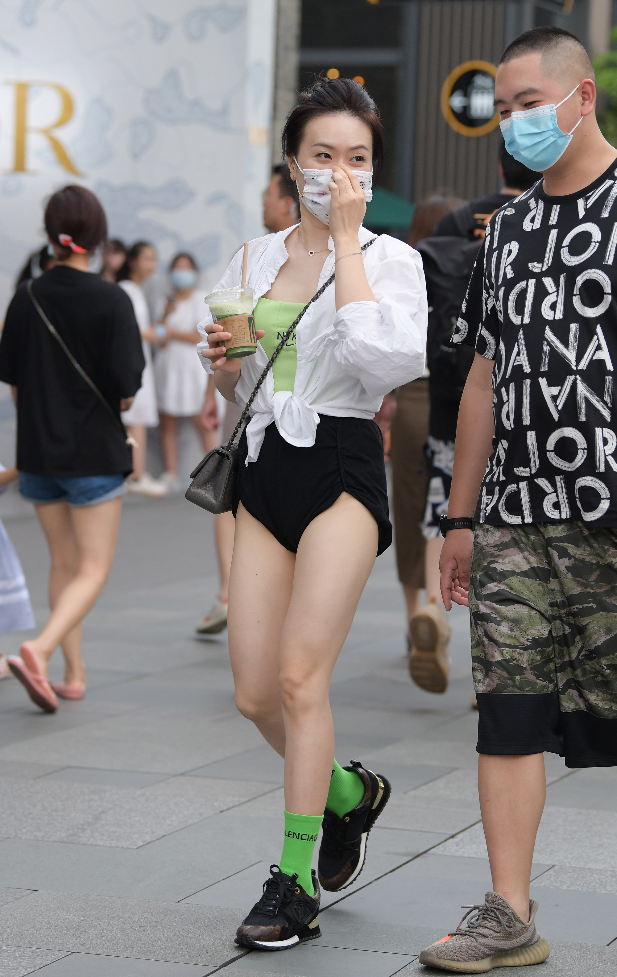  魔镜街拍,热裤,人妻,街拍,写真套图,果咩酱w