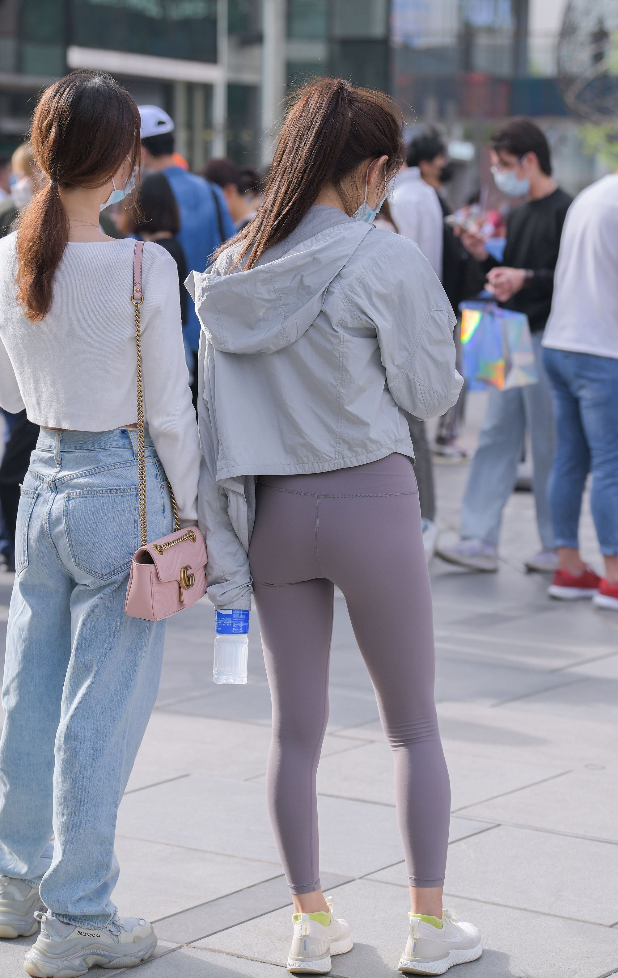  魔镜街拍,紧身裤,人妻,街拍,写真套图,誉铭传媒