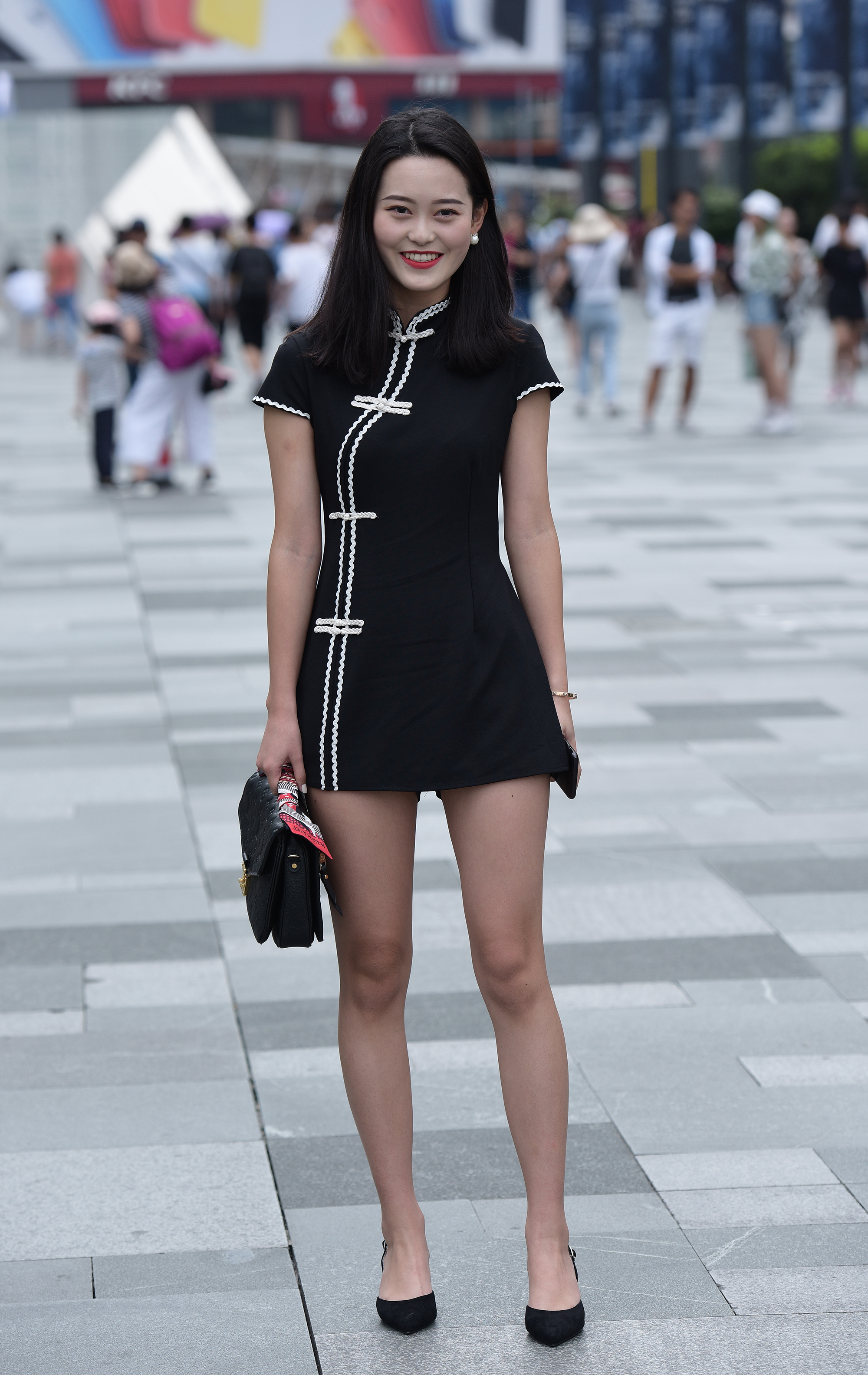  魔镜街拍,裙装,少妇,街拍,写真套图,拿相机的执义