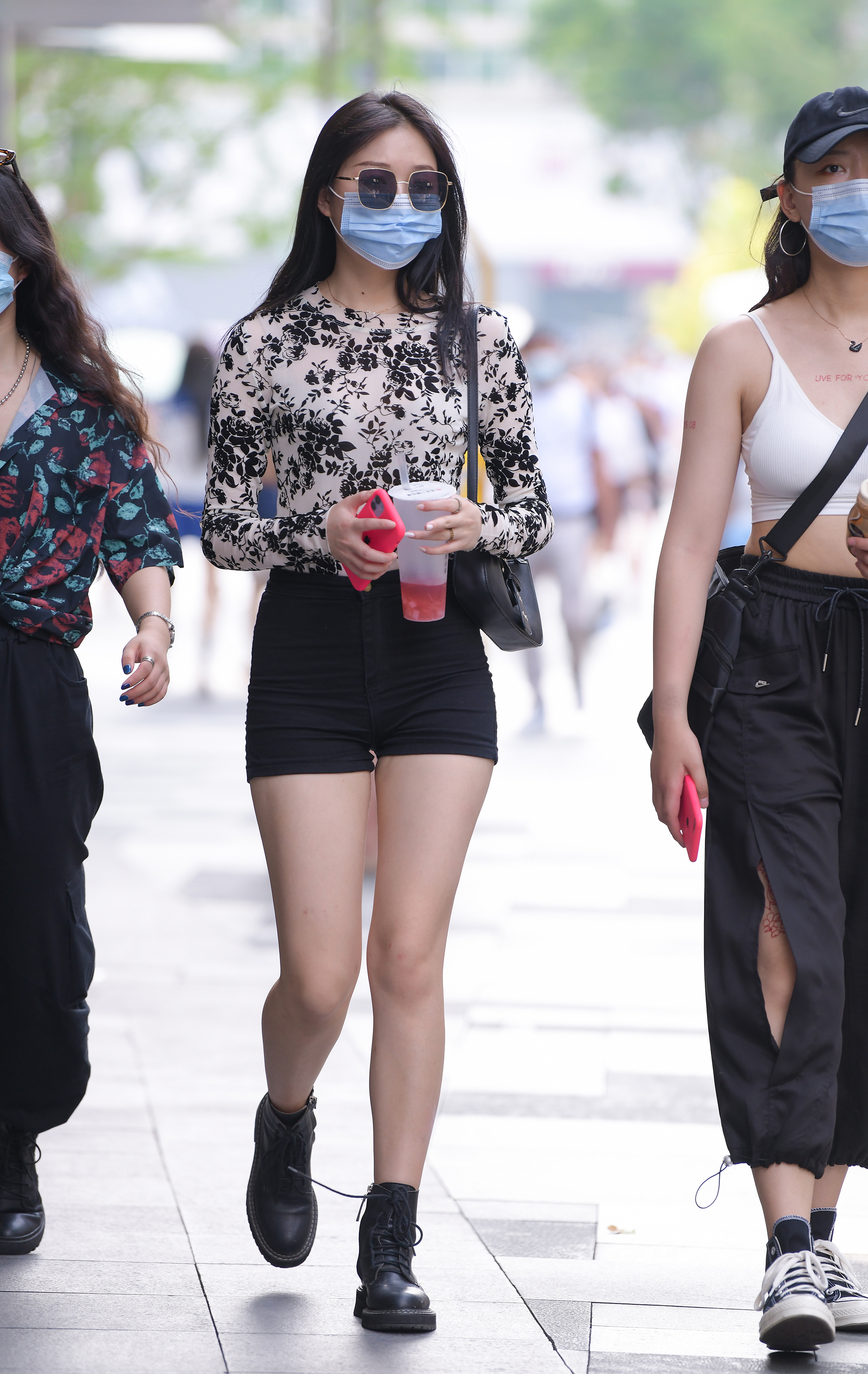  魔镜街拍,热裤,小姐姐,街拍,写真套图,ISS尤好物