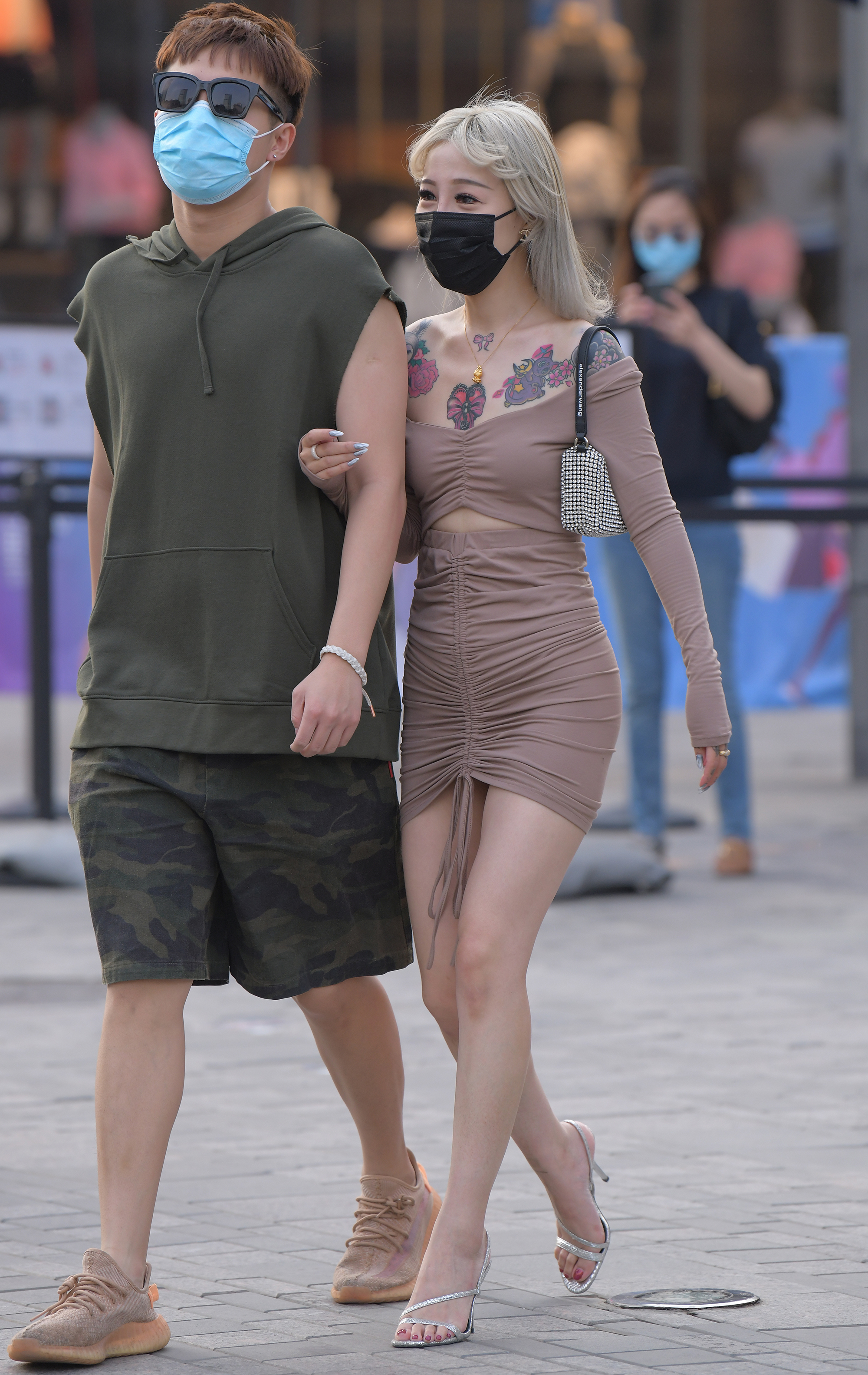  魔镜街拍,裙装,人妻,街拍,写真套图,甜予摄影