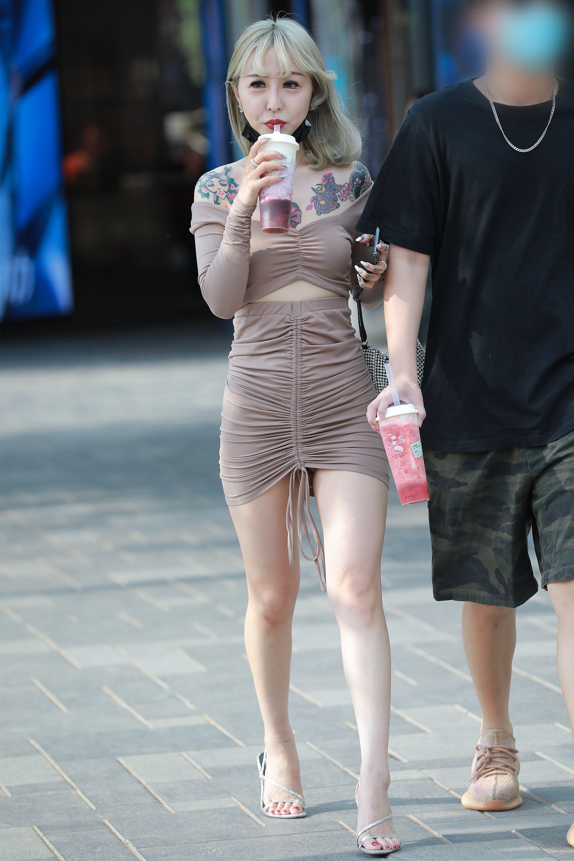  魔镜街拍,裙装,少妇,街拍,写真套图,妖精视觉