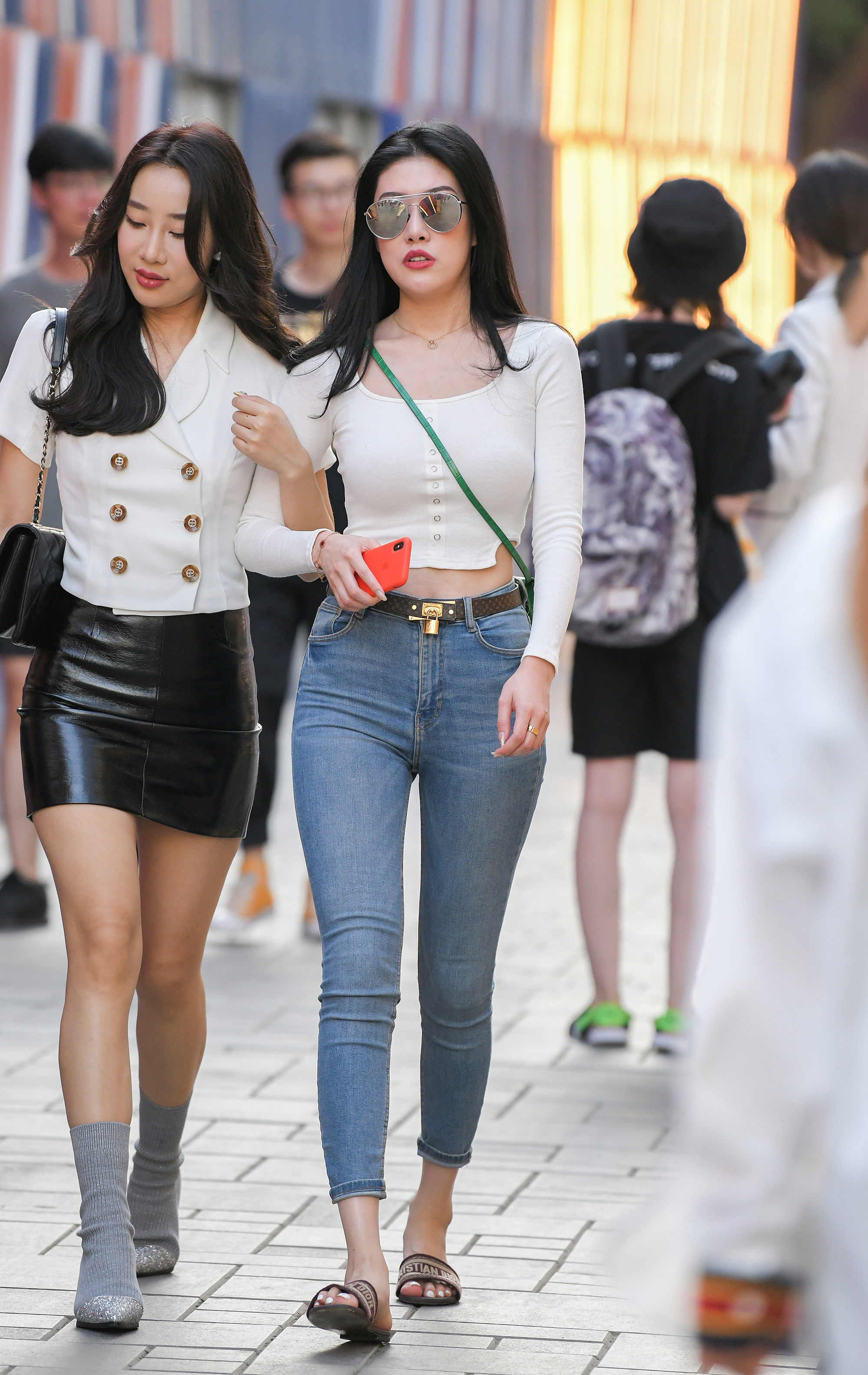  魔镜街拍,紧身裤,小姐姐,街拍,写真套图,轻兰映画