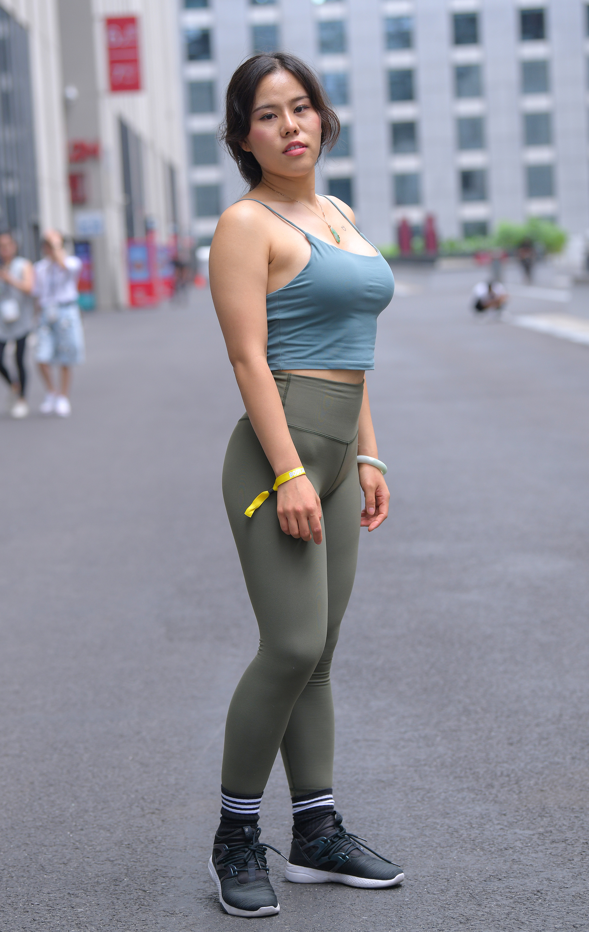  魔镜街拍,美臀,紧身裤,熟女,街拍,写真套图,黑龙贯通