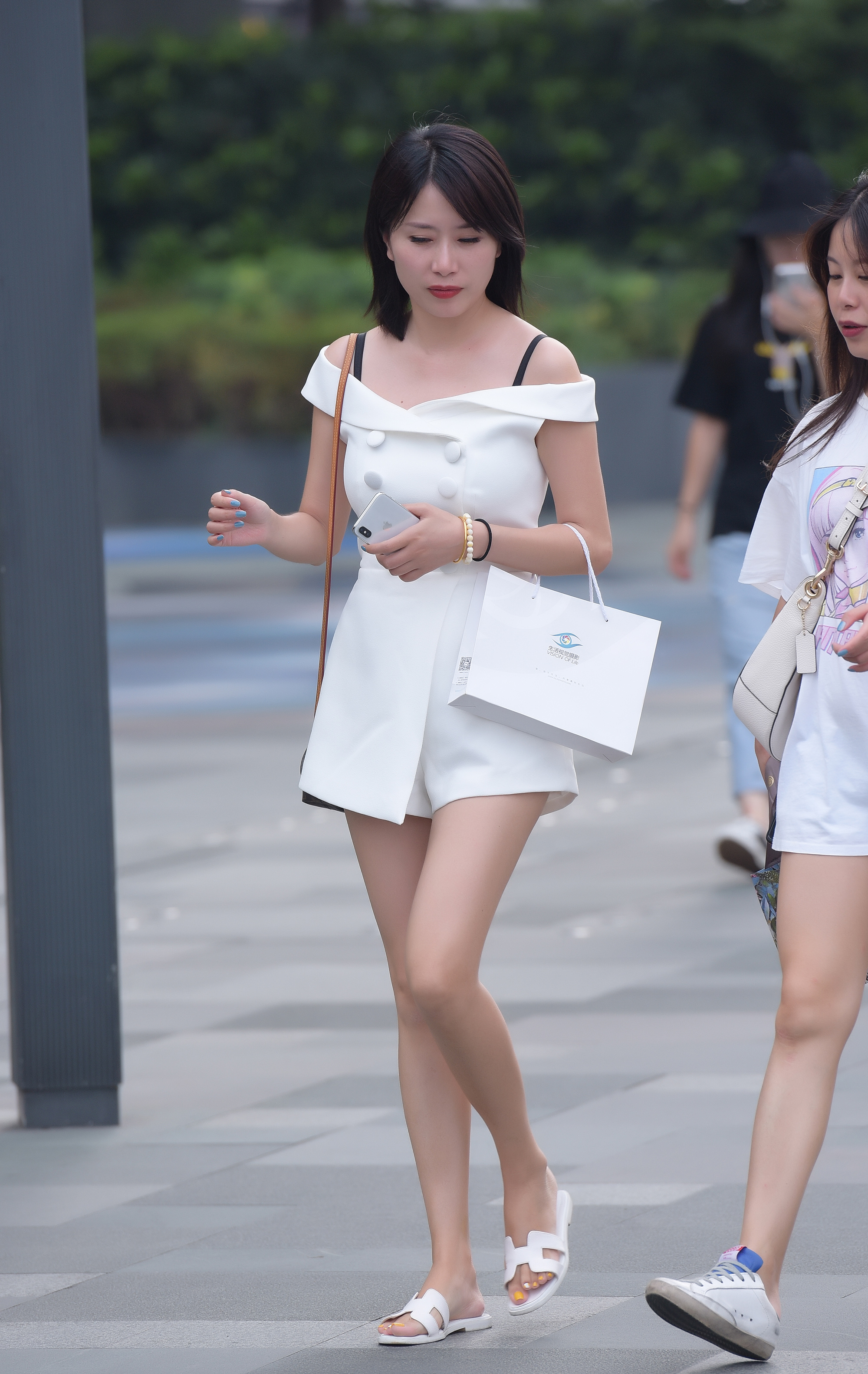  街拍鸭,魔镜街拍,街拍第一站,裙装,小姐姐,街拍,写真套图,鱼鱼足影