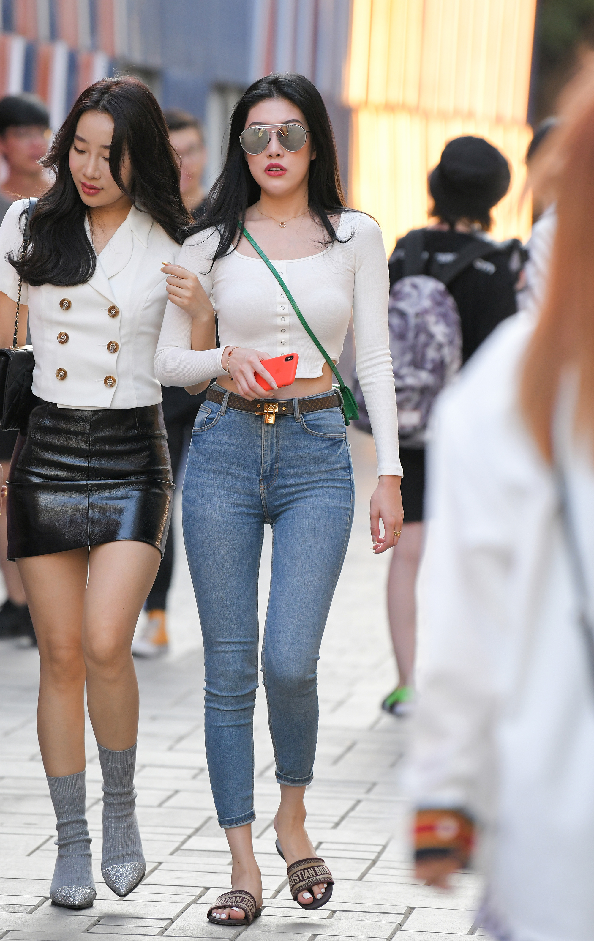  魔镜街拍,紧身裤,少妇,街拍,写真套图,袜秀写真