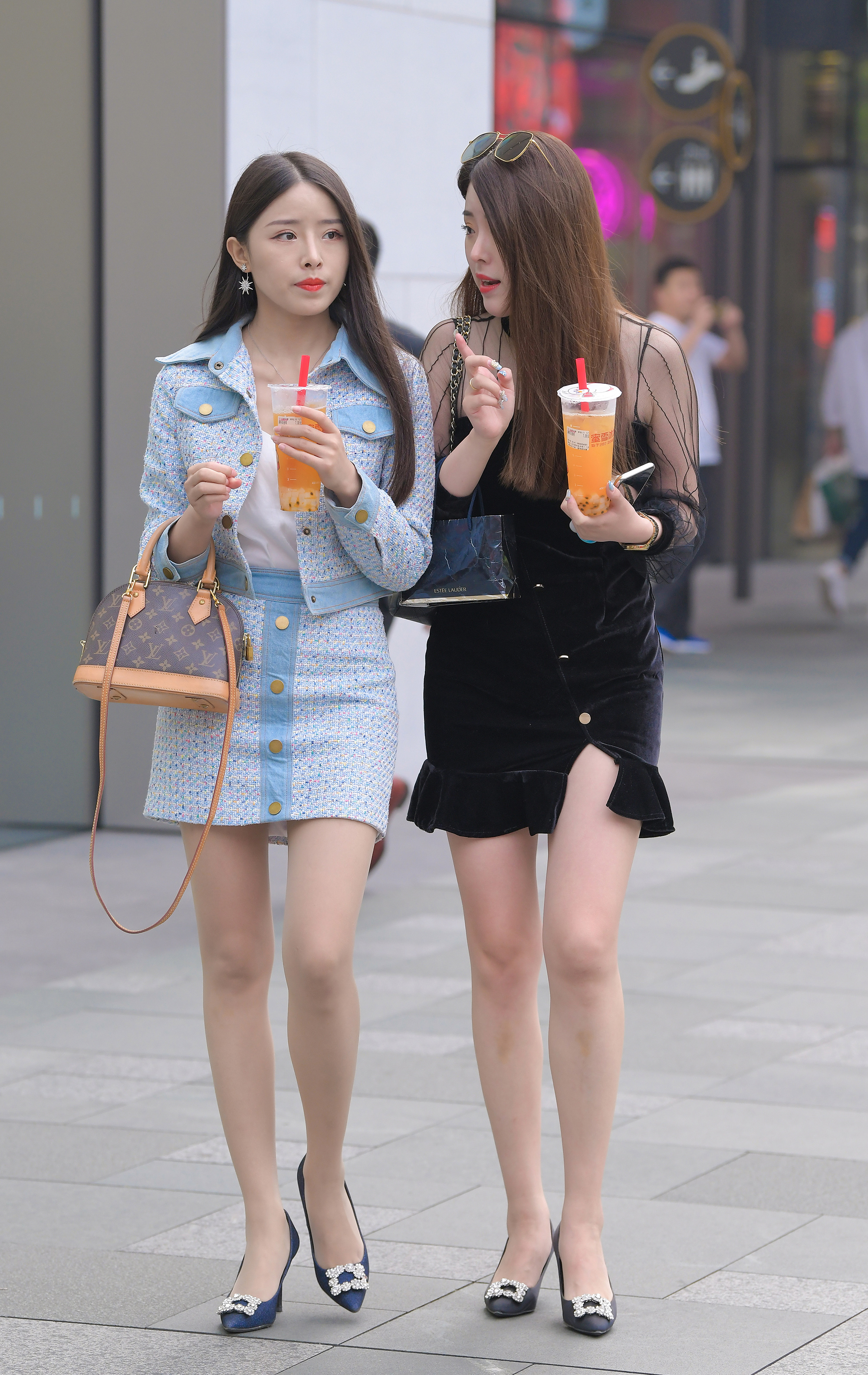  魔镜街拍,裙装,丝袜,人妻,街拍,写真套图,MT蜜团