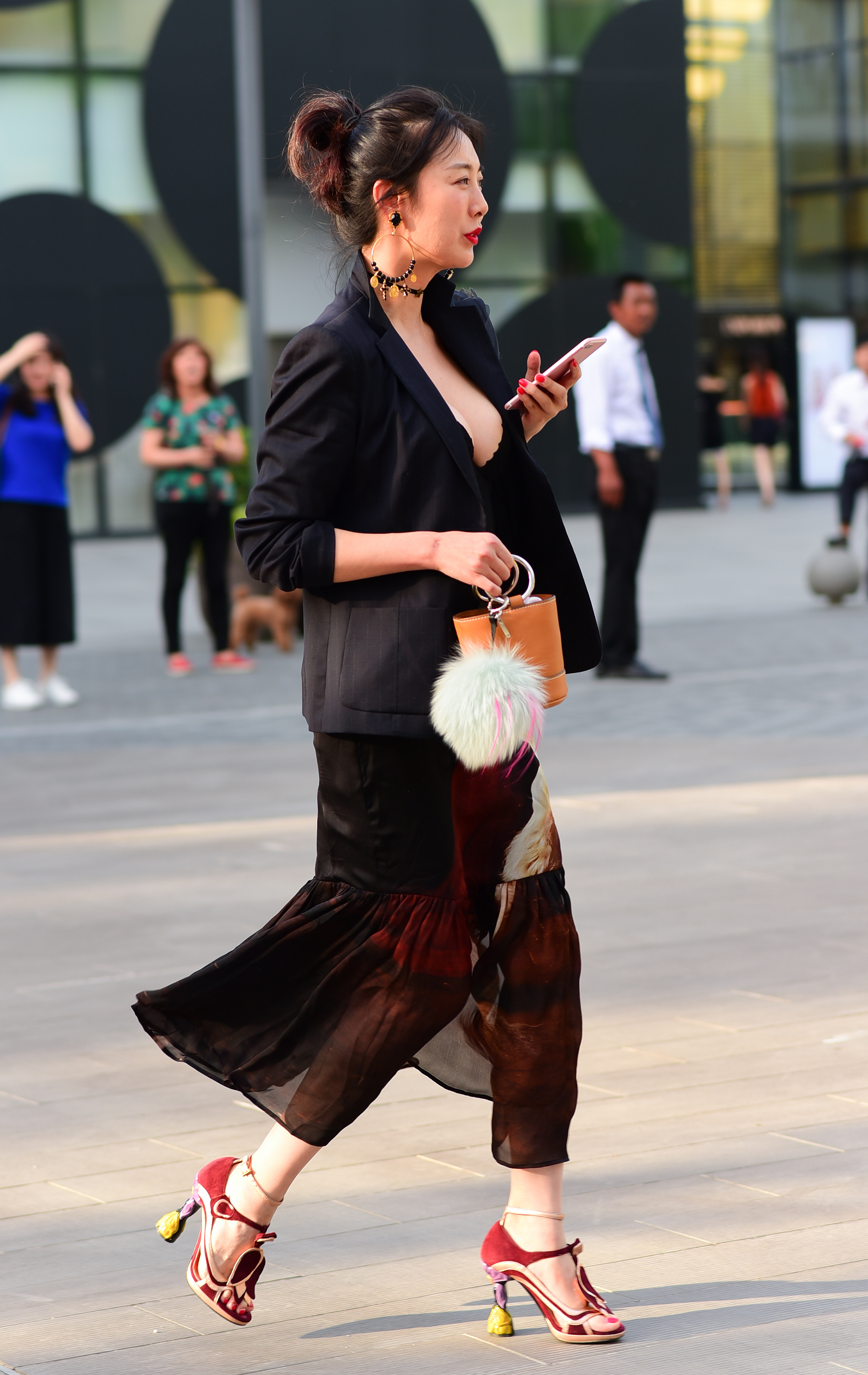  街拍鸭,魔镜街拍,裙装,小姐姐,街拍,写真套图,是依酱呀