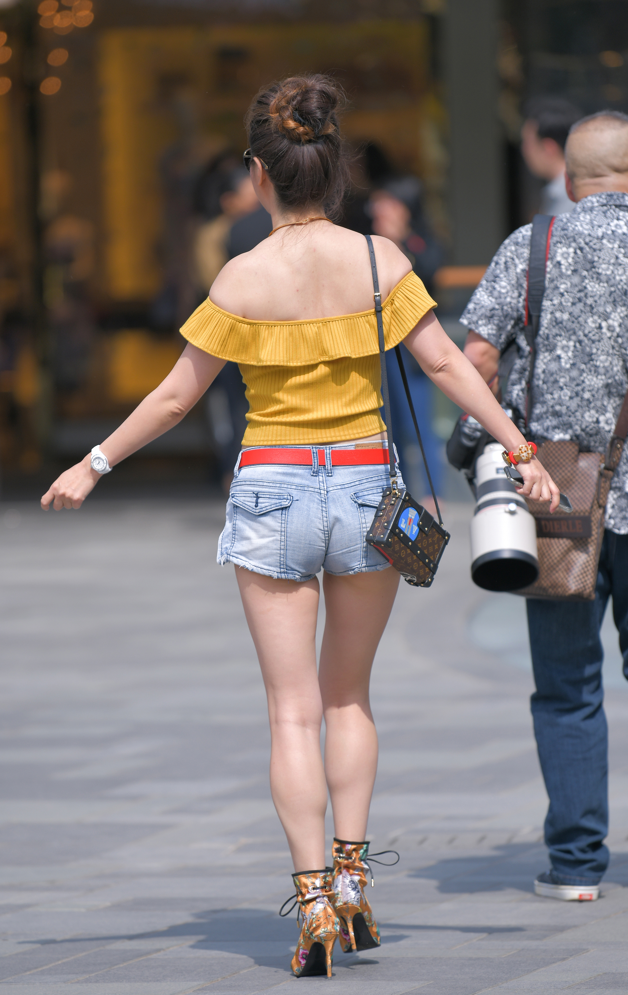  魔镜街拍,热裤,人妻,街拍,写真套图,战前女神