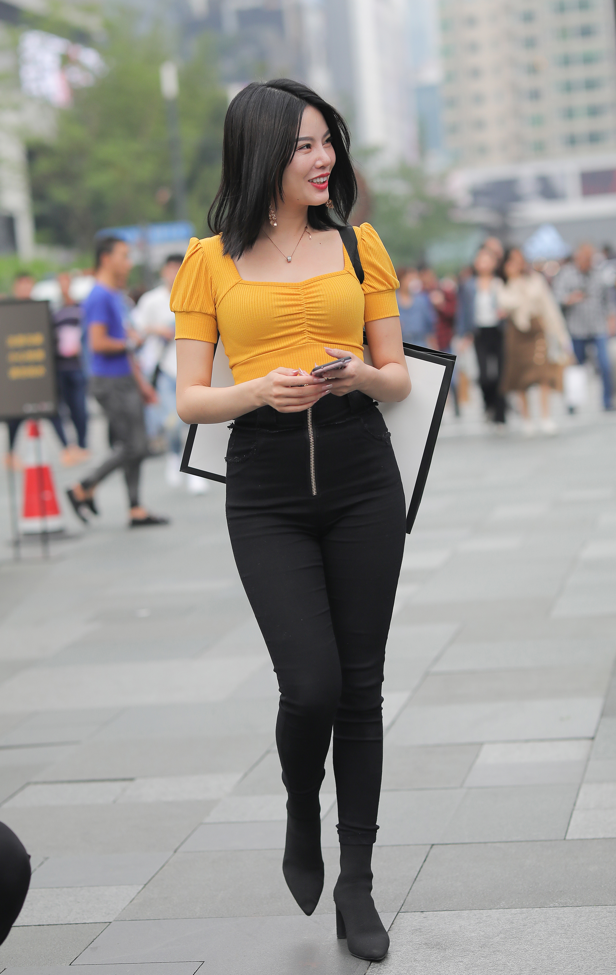  街拍鸭,魔镜街拍,,人妻,街拍,写真套图,风之领域