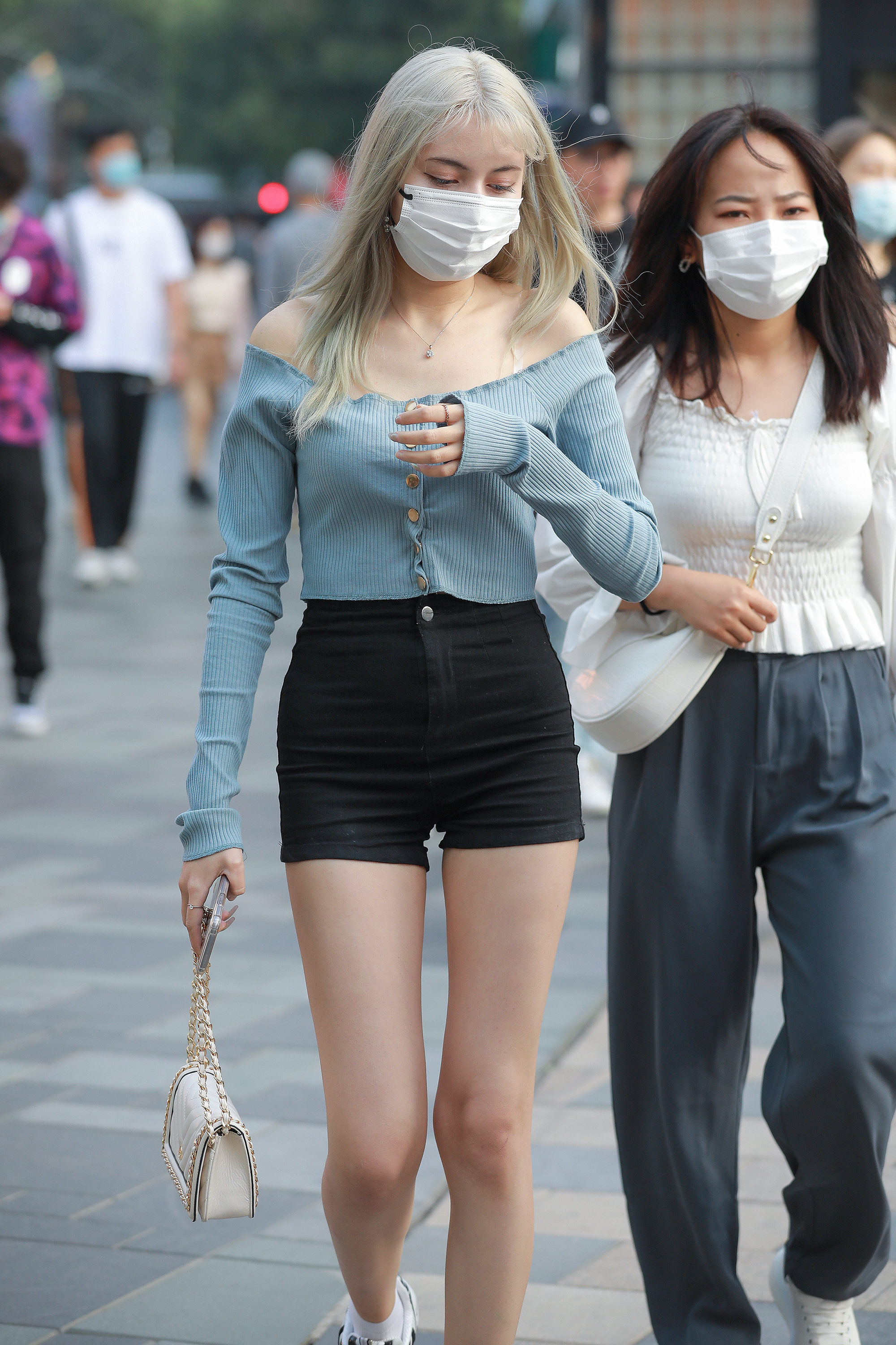  魔镜街拍,热裤,小姐姐,街拍,写真套图,拿相机的执义