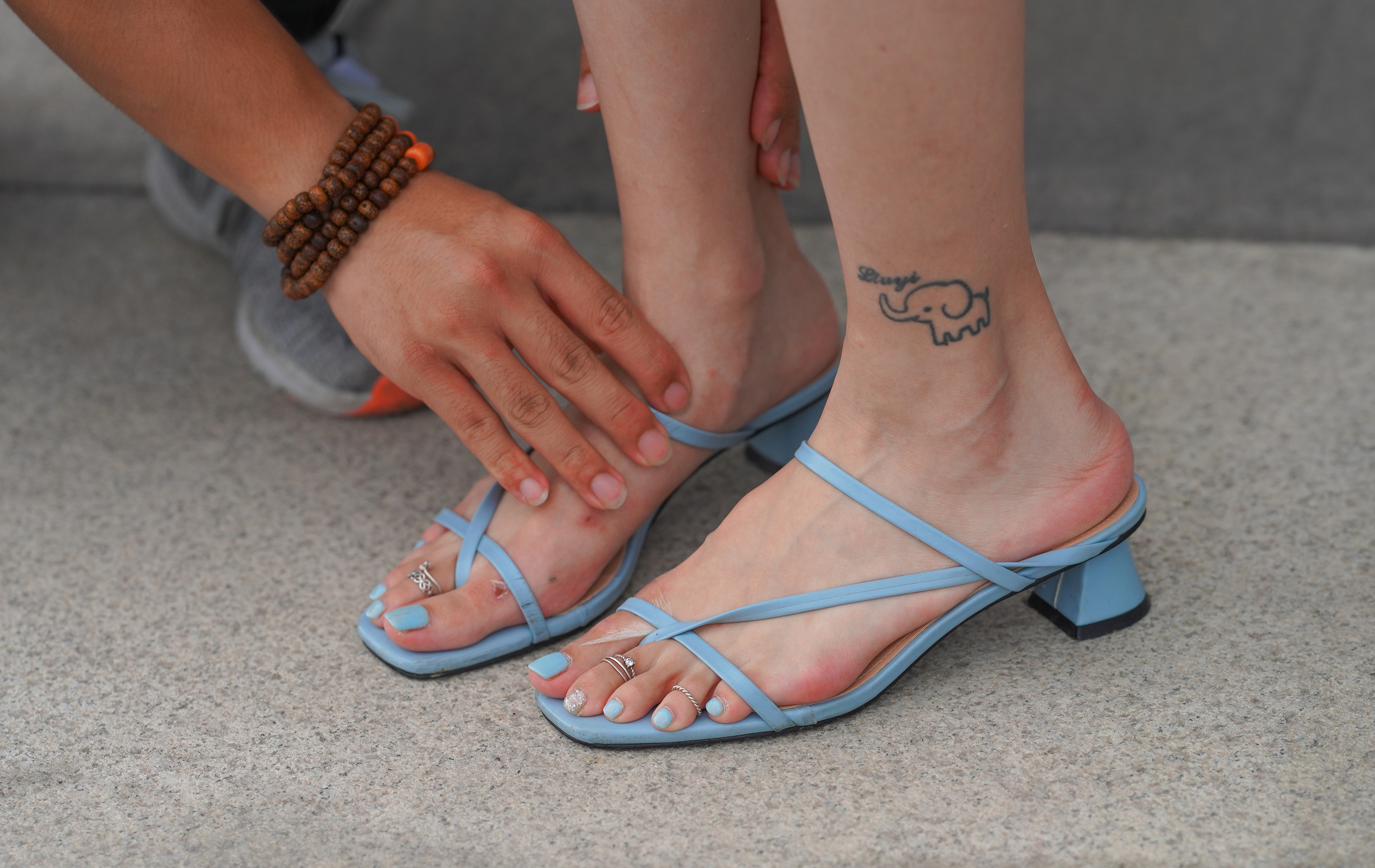  街拍鸭,魔镜街拍,热裤,小姐姐,街拍,写真套图,纳丝摄影