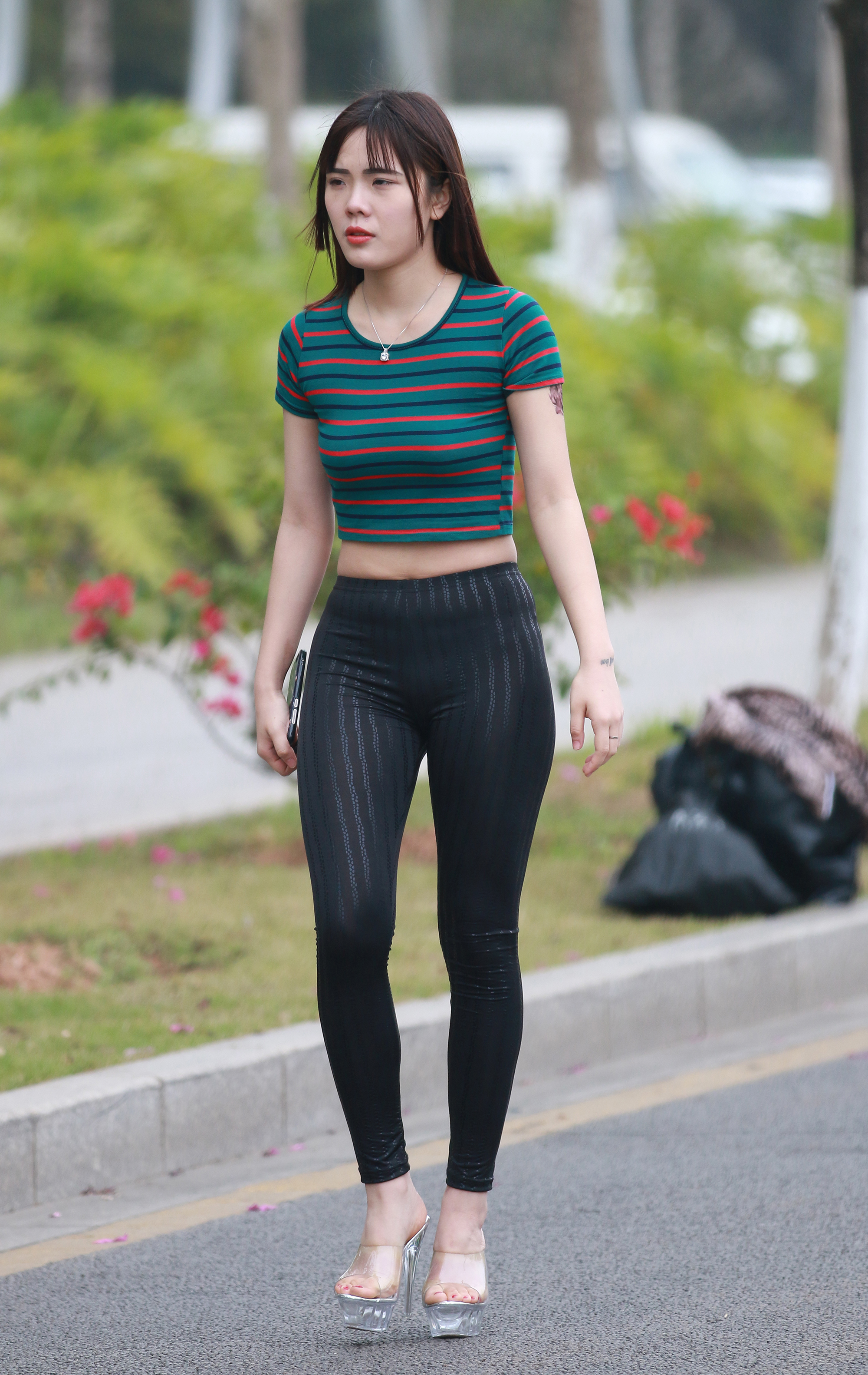  街拍鸭,魔镜街拍,裙装,紧身裤,热裤,小姐姐,街拍,写真套图,YouMi尤蜜荟
