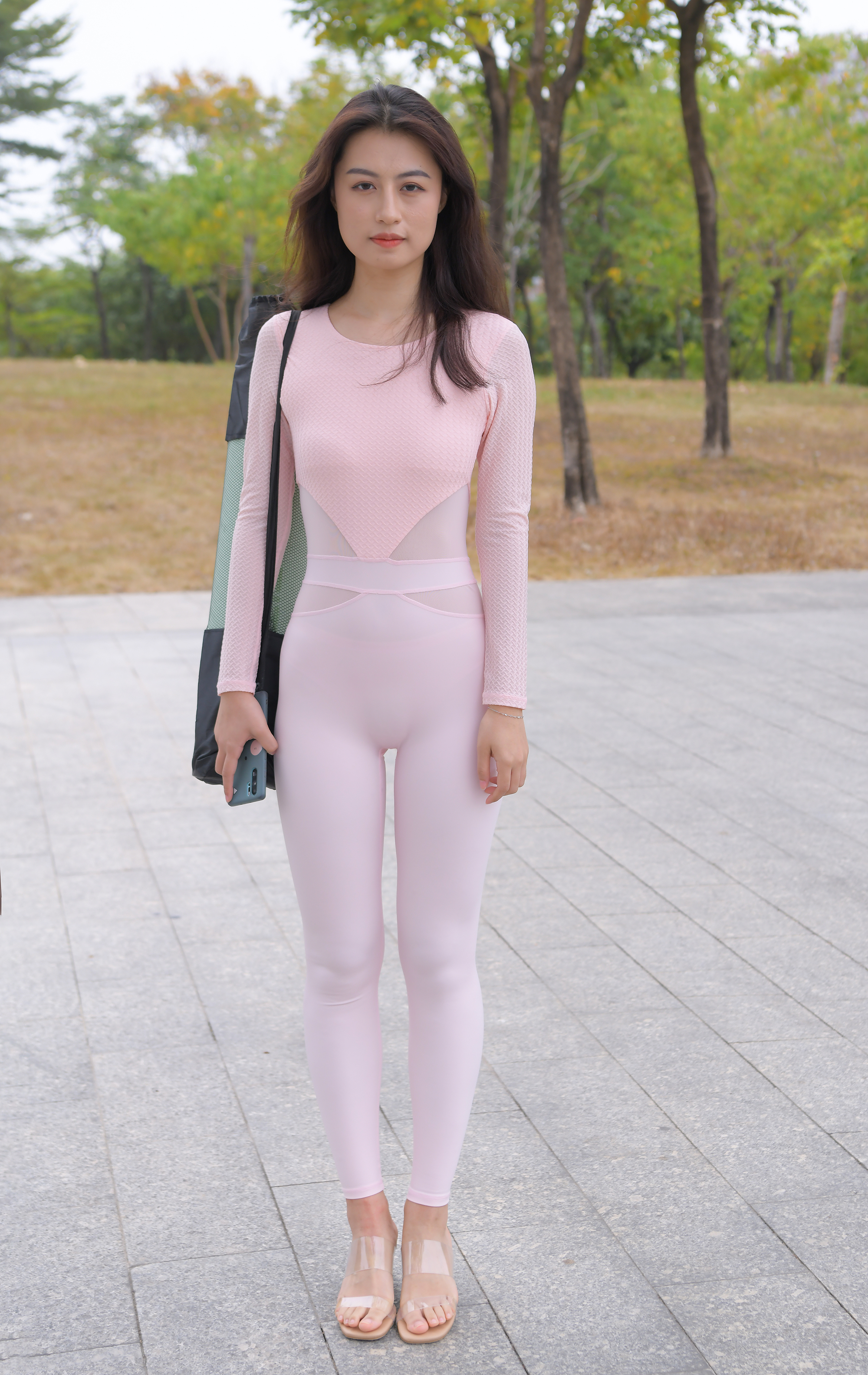 梦舒 街拍鸭,魔镜街拍,紧身裤,少妇,街拍,写真套图,物恋传媒