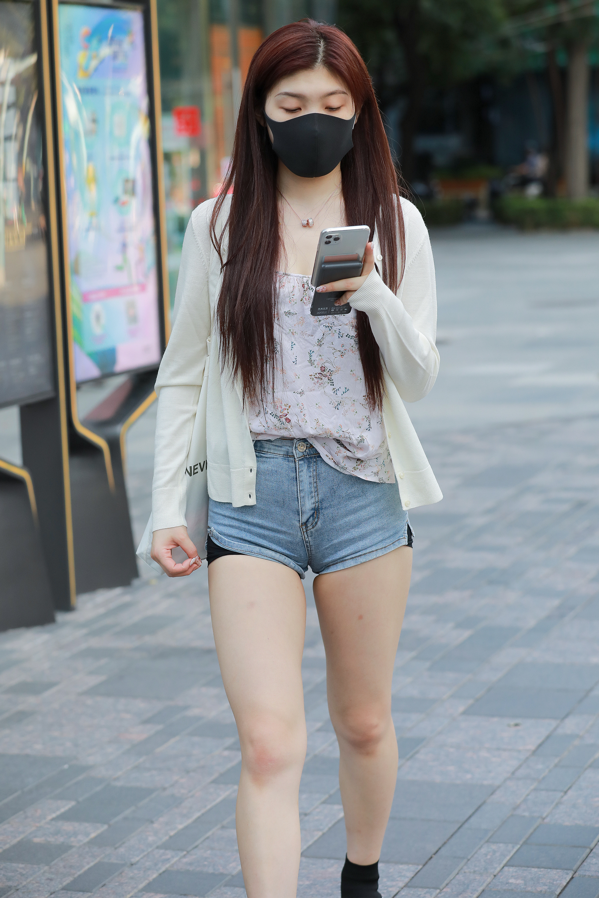  魔镜街拍,热裤,熟女,街拍,写真套图,轩萧学姐