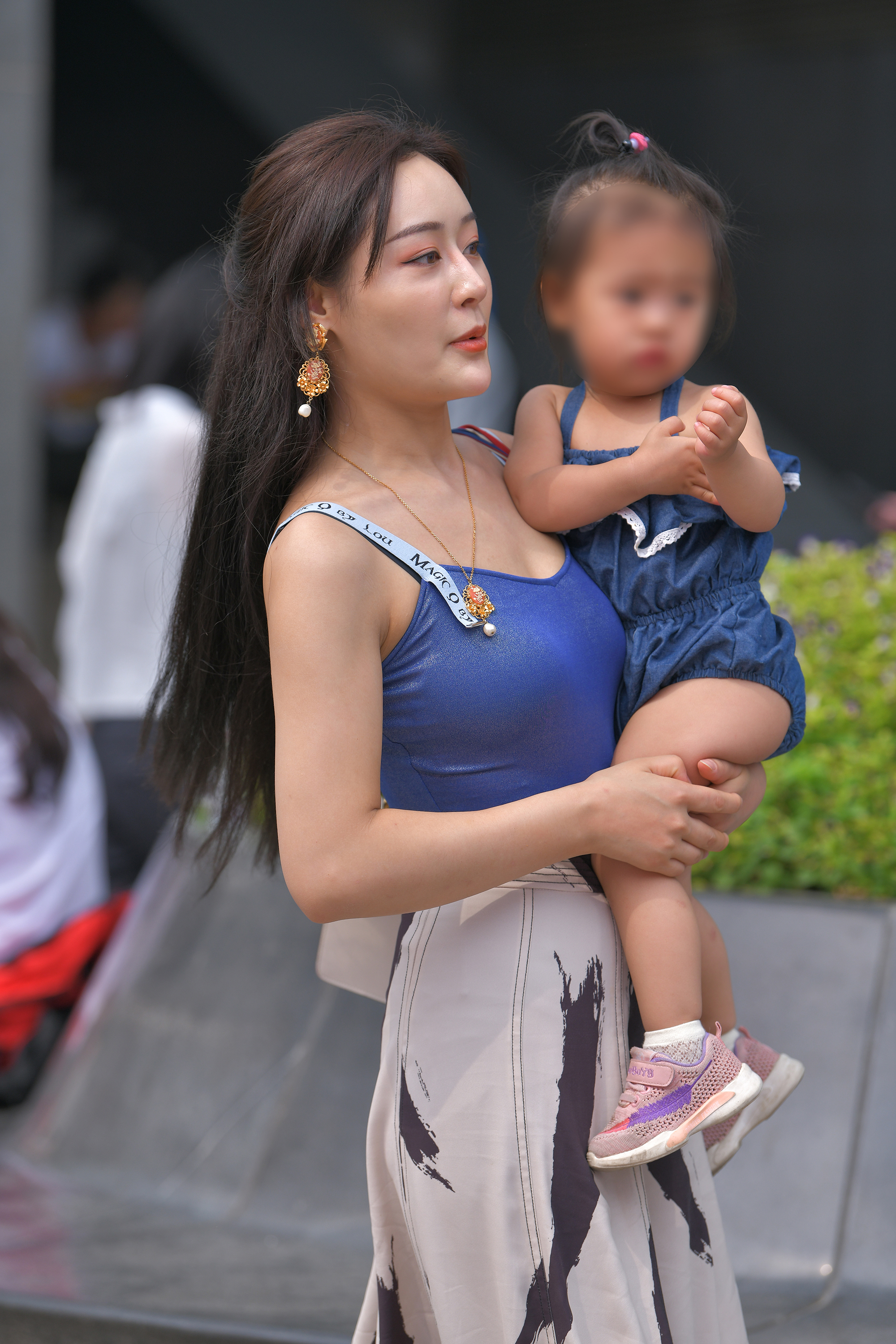  魔镜街拍,裙装,人妻,街拍,写真套图,大名模网