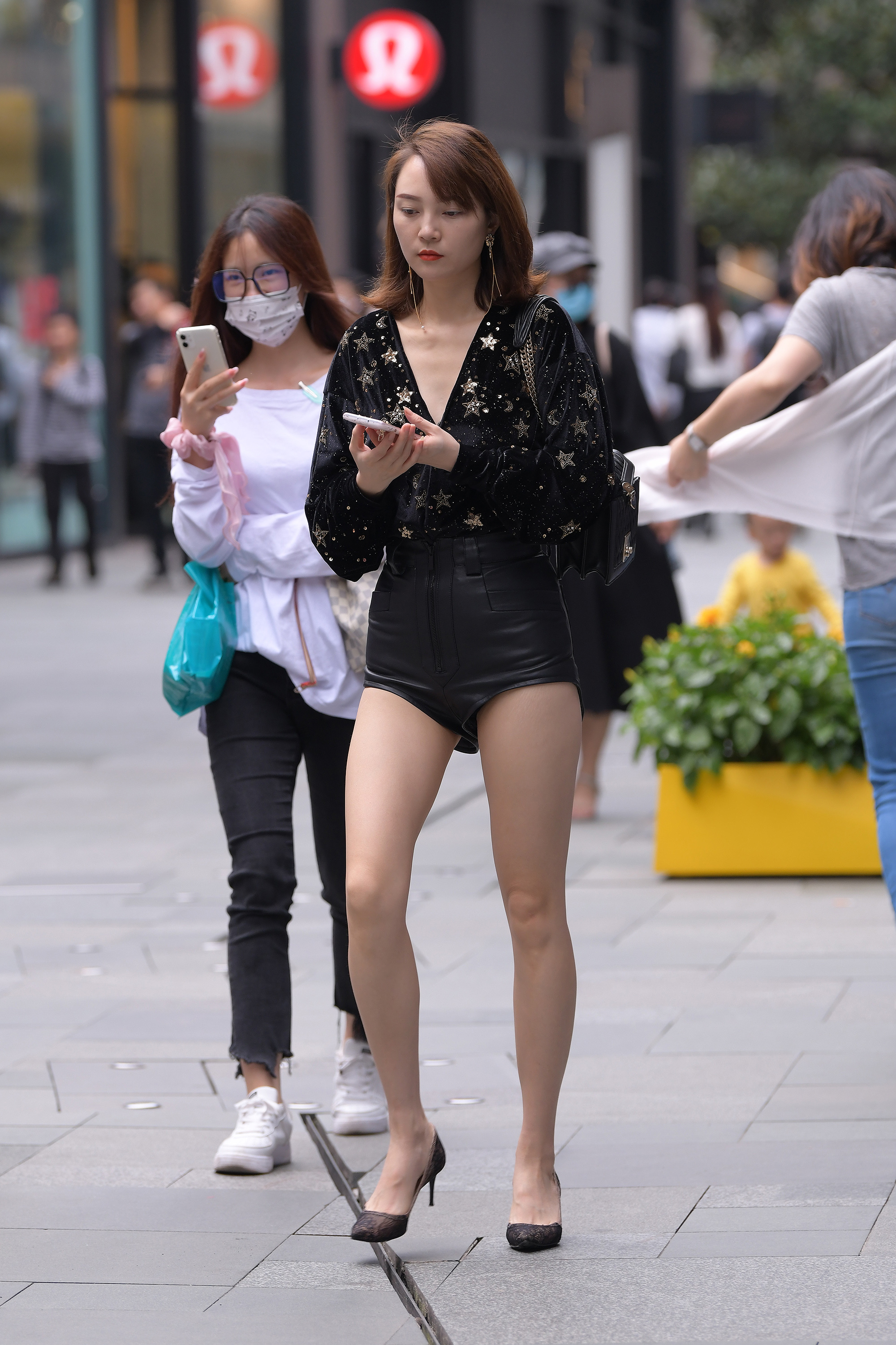  魔镜街拍,热裤,人妻,街拍,写真套图,YouWu尤物馆