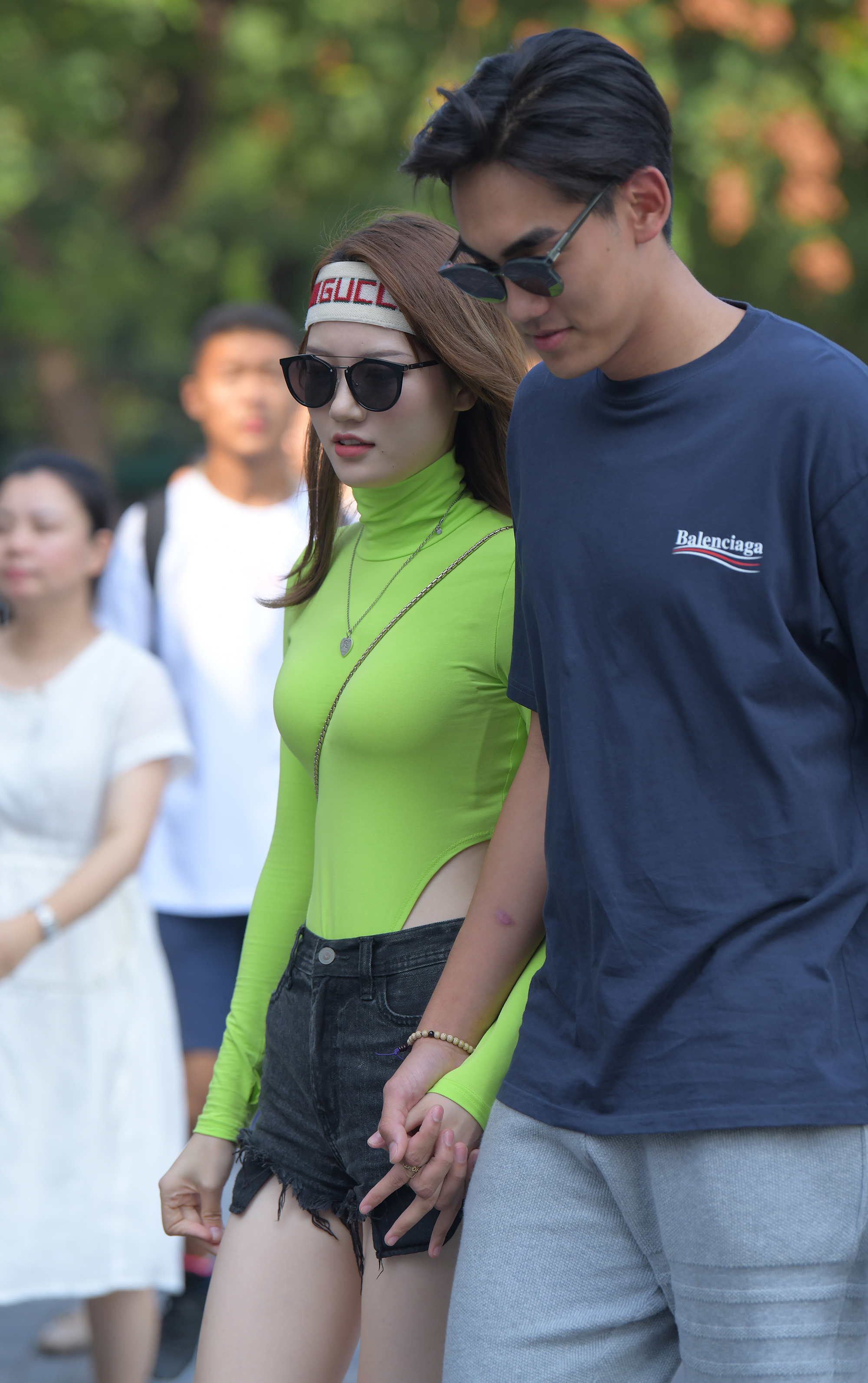  魔镜街拍,热裤,人妻,街拍,写真套图,西瓜