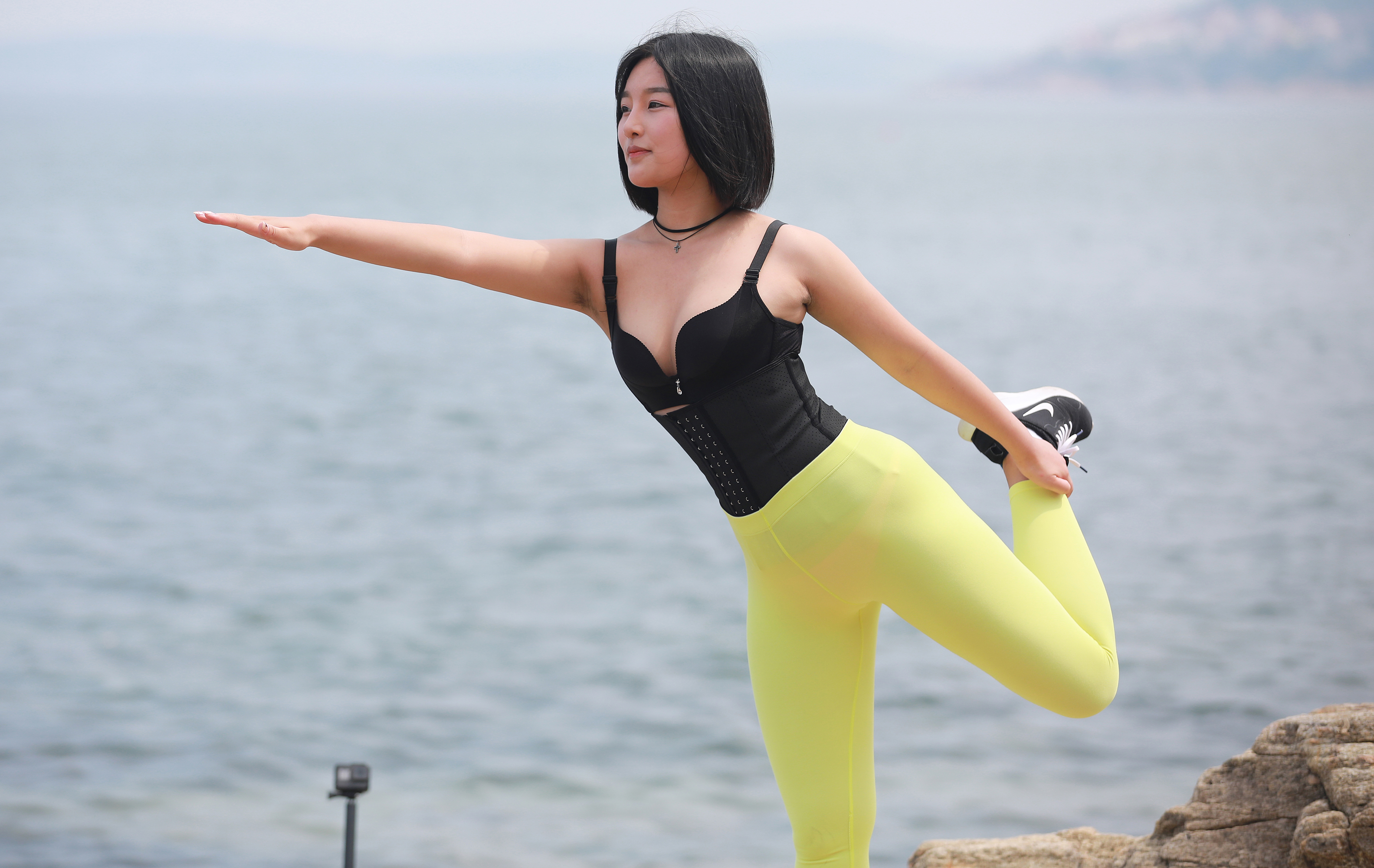  街拍鸭,魔镜街拍,紧身裤,少妇,街拍,写真套图,MiCat猫萌榜