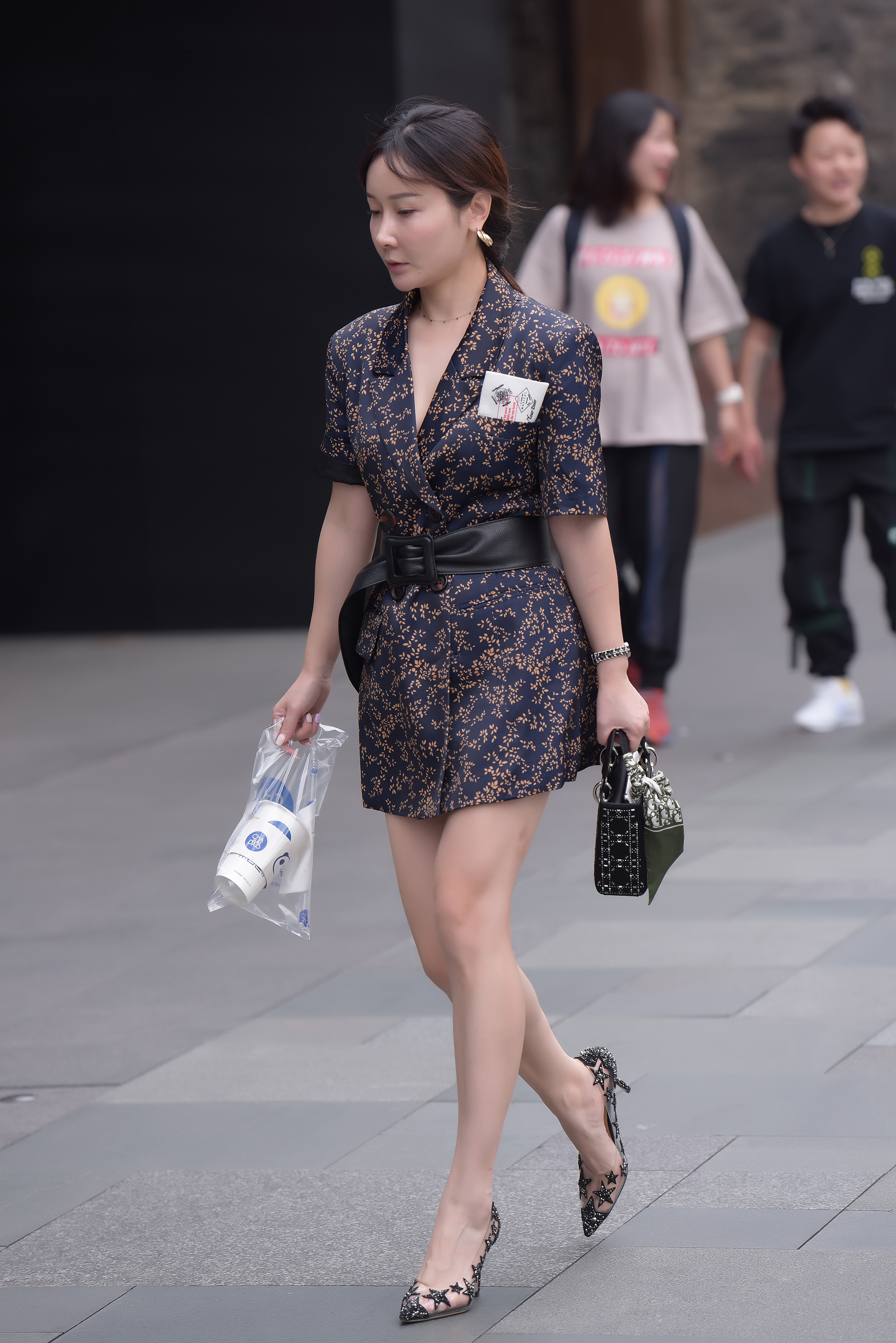  魔镜街拍,裙装,少妇,街拍,写真套图,黑龙贯通